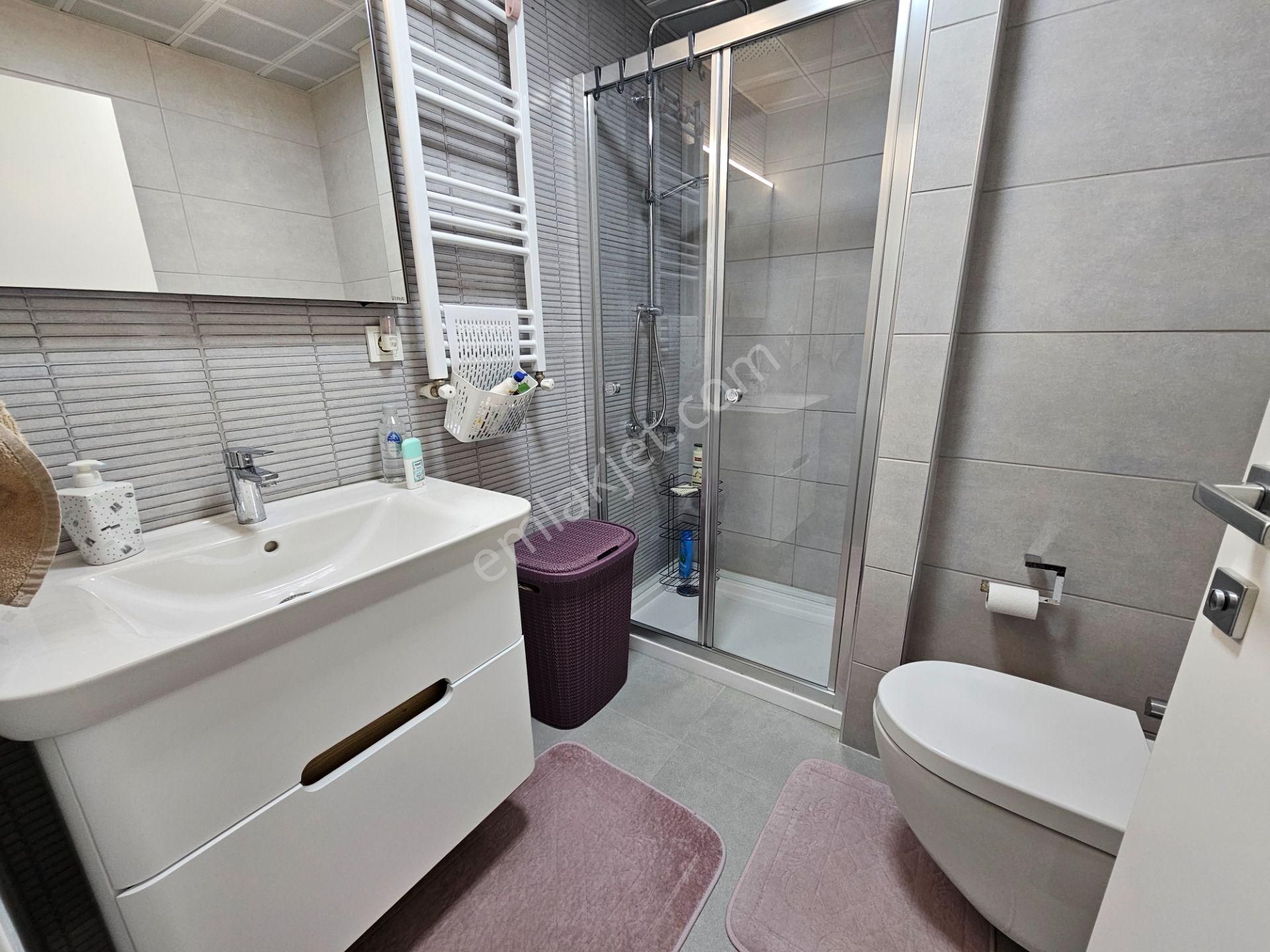 Karşıyaka Girne Bulvarı'nda, 2 Yaşında Geniş 4+1 Satılık Daire - Görsel 22