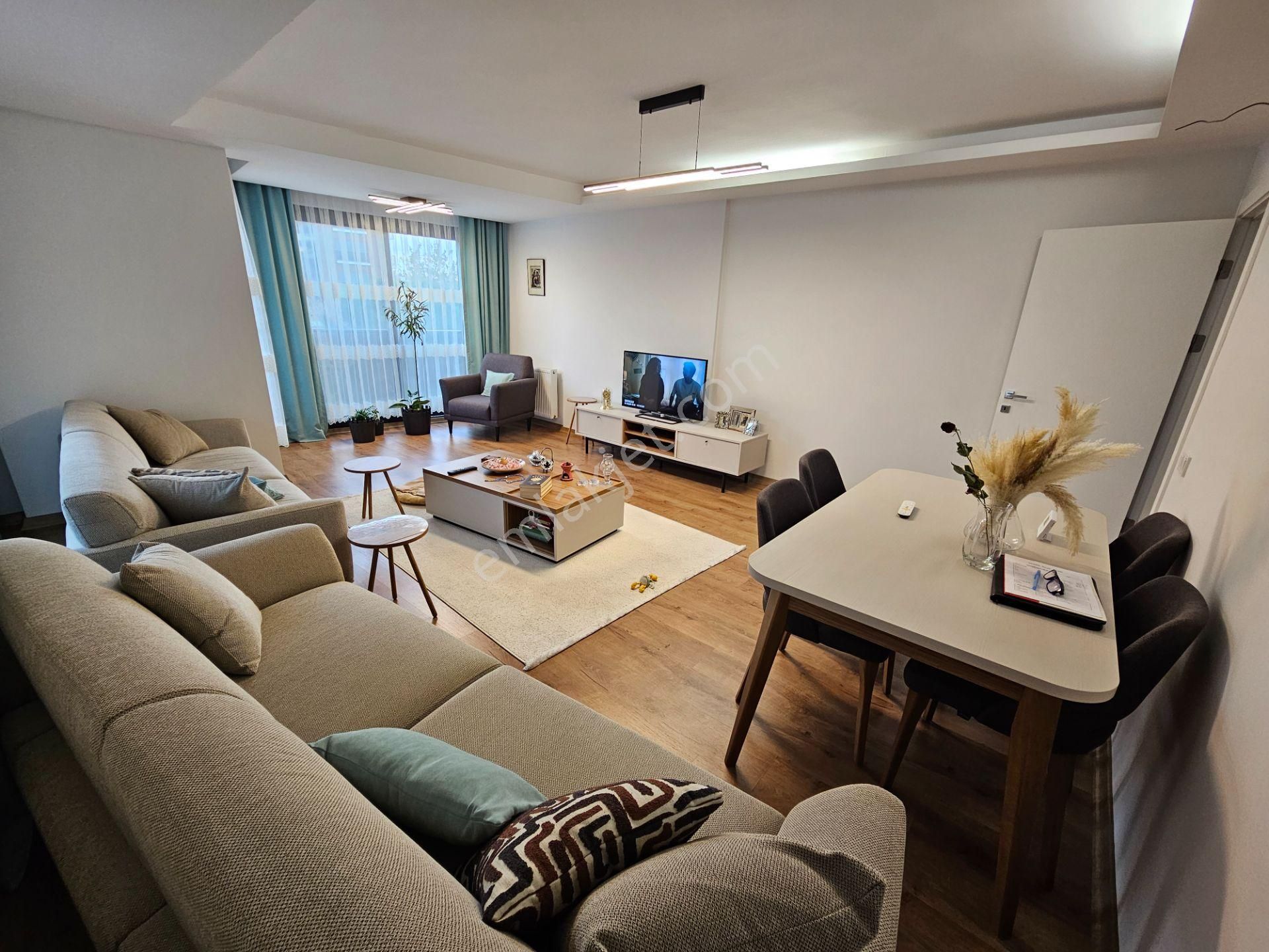 Karşıyaka Girne Bulvarı'nda, 2 Yaşında Geniş 4+1 Satılık Daire - Görsel 3