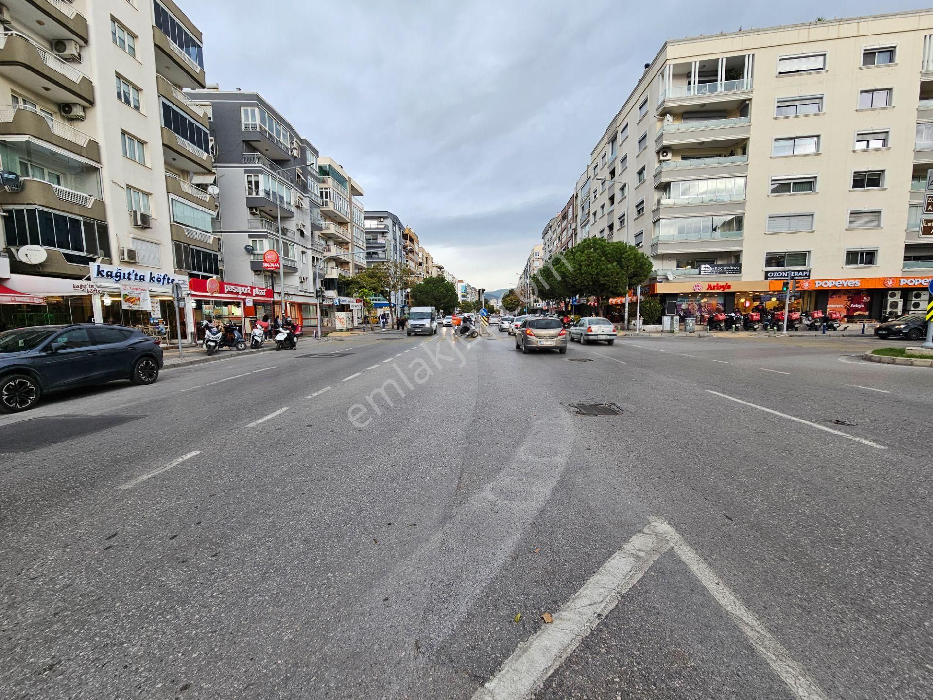 Karşıyaka Girne Bulvarı'nda, 2 Yaşında Geniş 4+1 Satılık Daire - Görsel 34