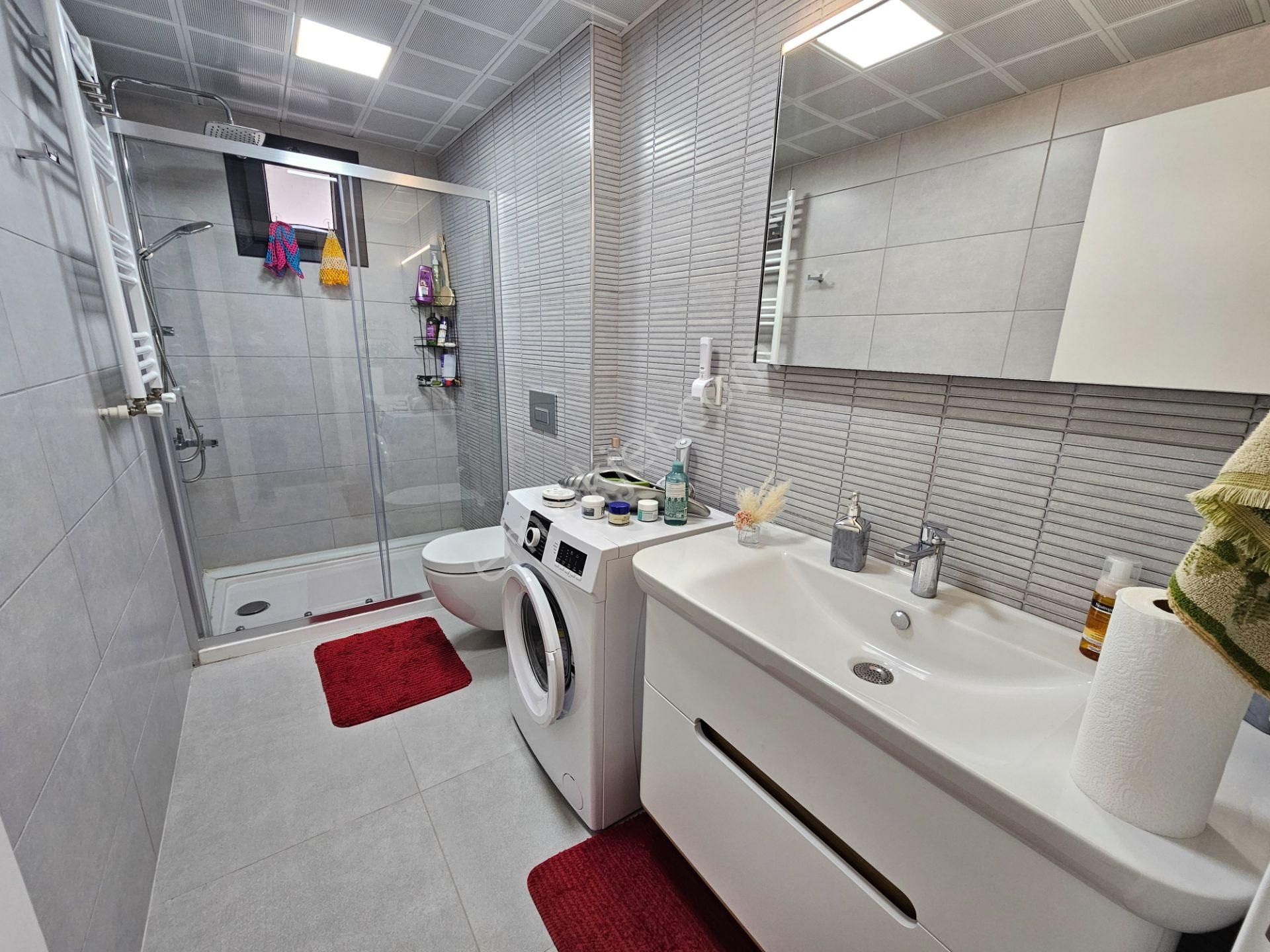 Karşıyaka Girne Bulvarı'nda, 2 Yaşında Geniş 4+1 Satılık Daire - Görsel 15