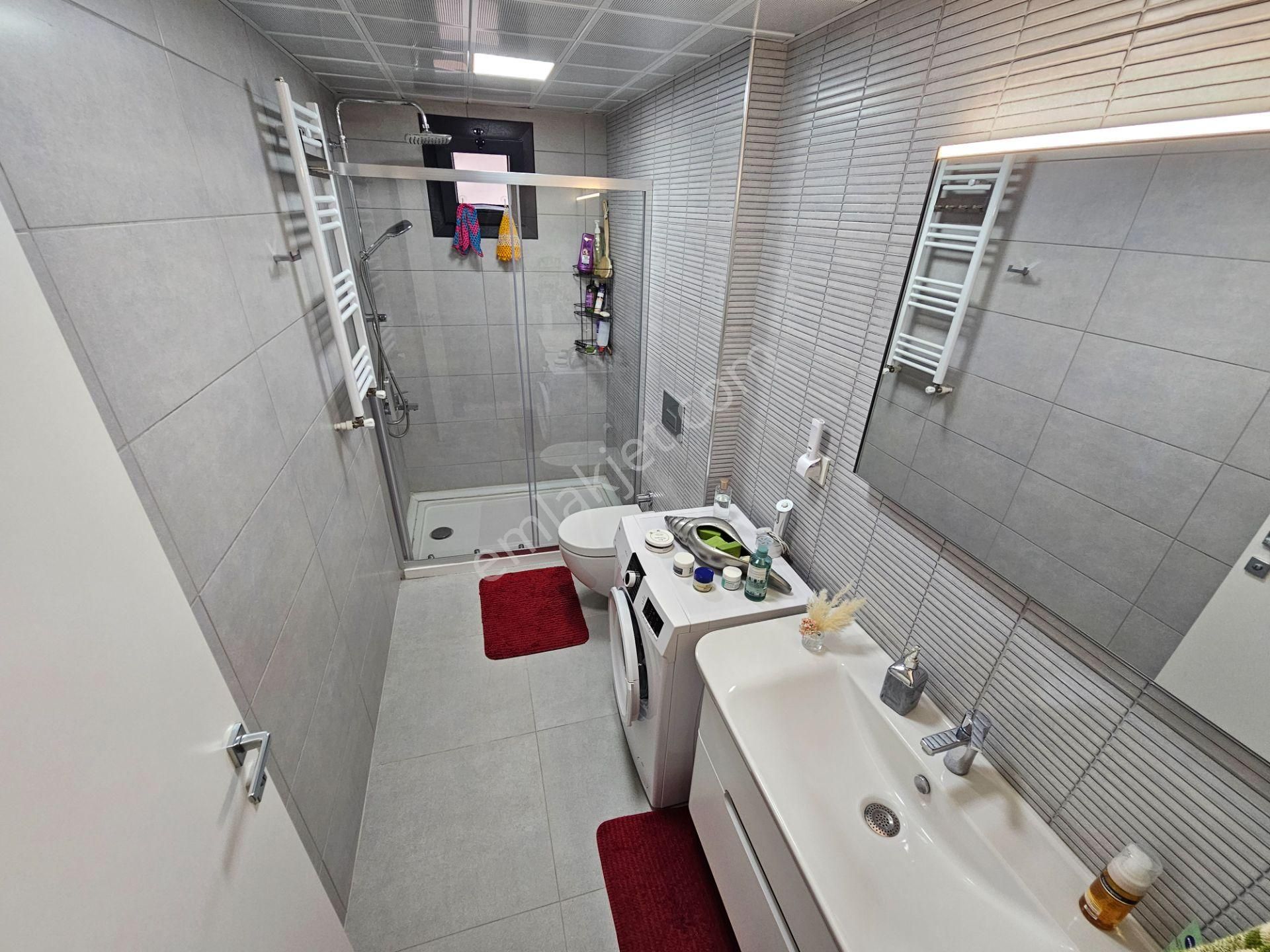 Karşıyaka Girne Bulvarı'nda, 2 Yaşında Geniş 4+1 Satılık Daire - Görsel 16