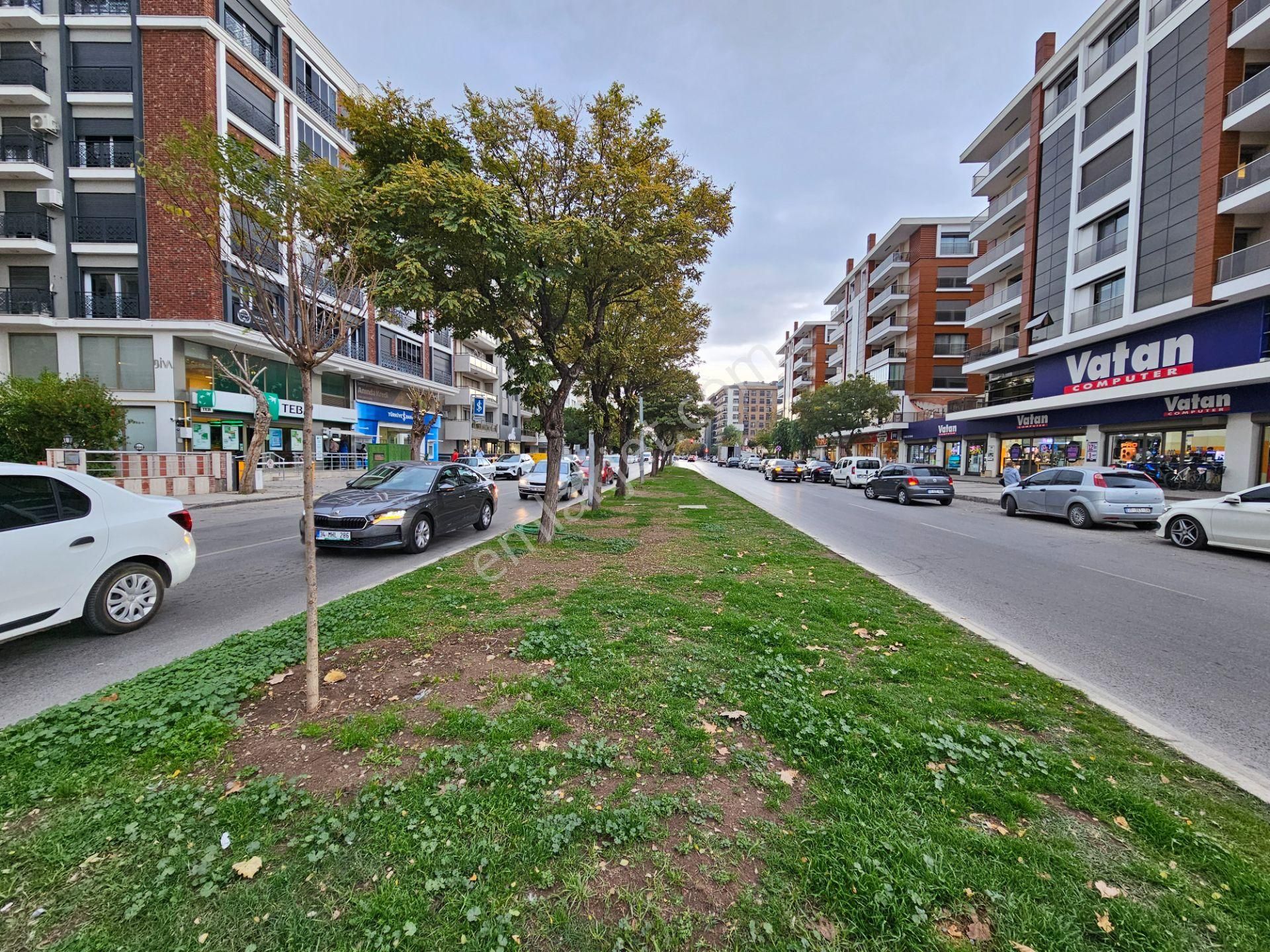 Karşıyaka Girne Bulvarı'nda, 2 Yaşında Geniş 4+1 Satılık Daire - Görsel 33