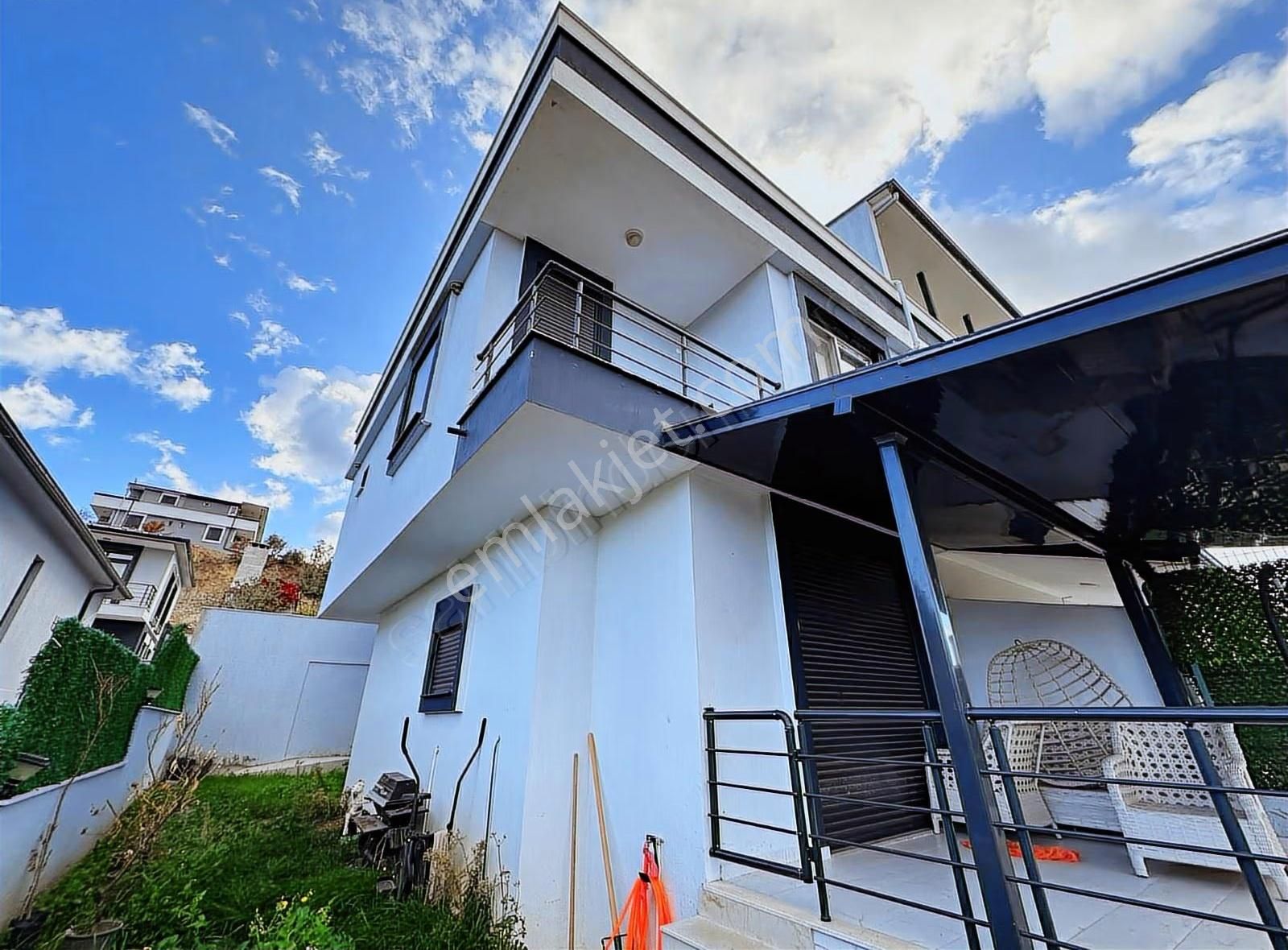 İzmir Seferihisar Payamlı Da Satılık 4+1 Villa