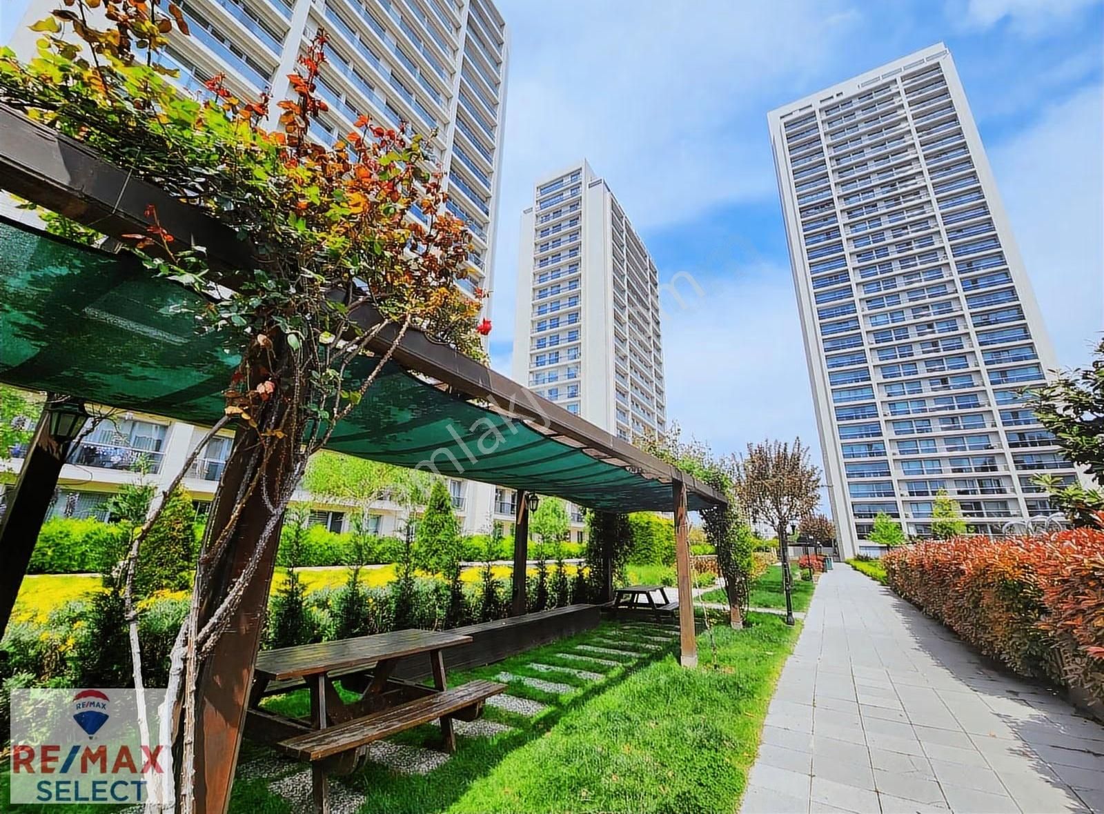 Remax Billur Bakan'dan Elıte Cıty'de Havuz Ve Peyzaj Cepheli 2+1