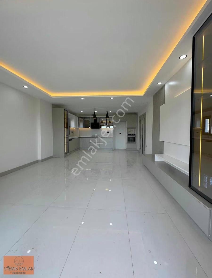 Kuşadasında 2+1 Geniş Kullanıml Havuzlu Sitede Sıfır Daire - Görsel 2