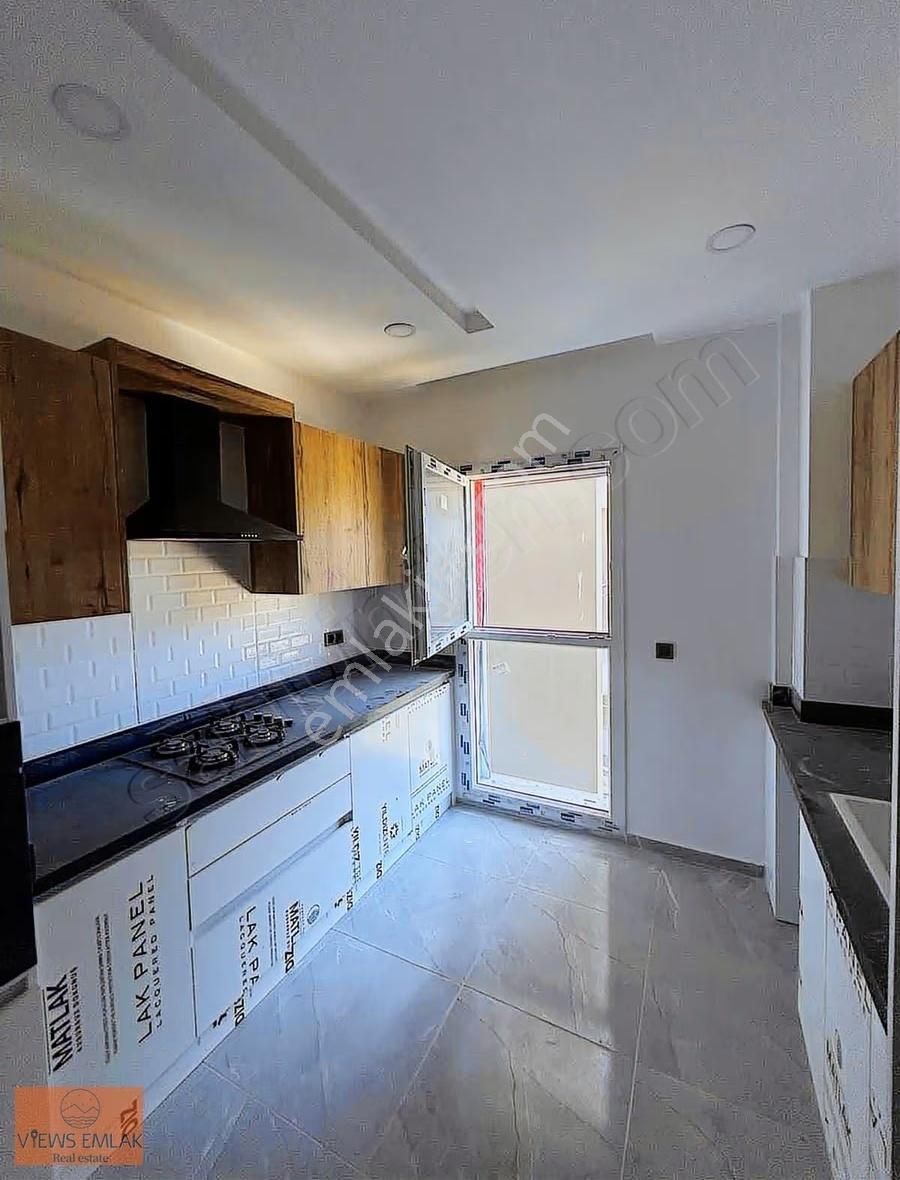 Kuşadasında Havuzlu Sitede Kapalı Mutfaklı 3+1 Ara Kat Daire - Görsel 32