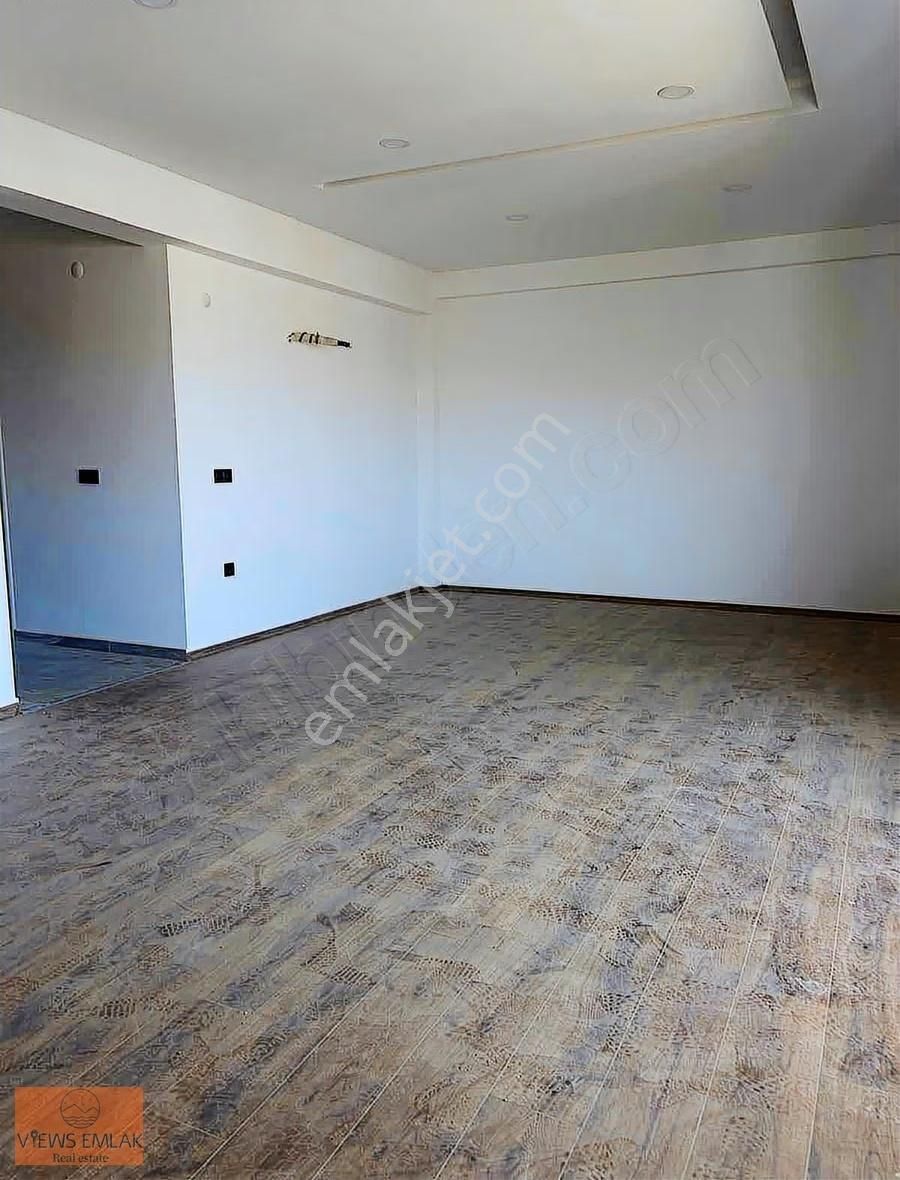 Kuşadasında Havuzlu Sitede Kapalı Mutfaklı 3+1 Ara Kat Daire - Görsel 6