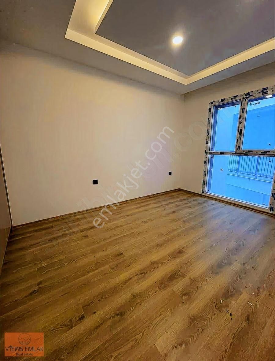 Kuşadasında Havuzlu Sitede Kapalı Mutfaklı 3+1 Ara Kat Daire - Görsel 24