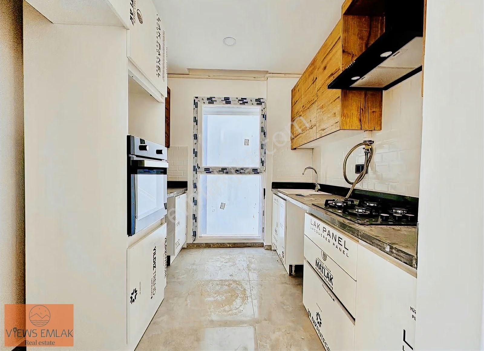 Kuşadasında Havuzlu Sitede Kapalı Mutfaklı 3+1 Ara Kat Daire - Görsel 23