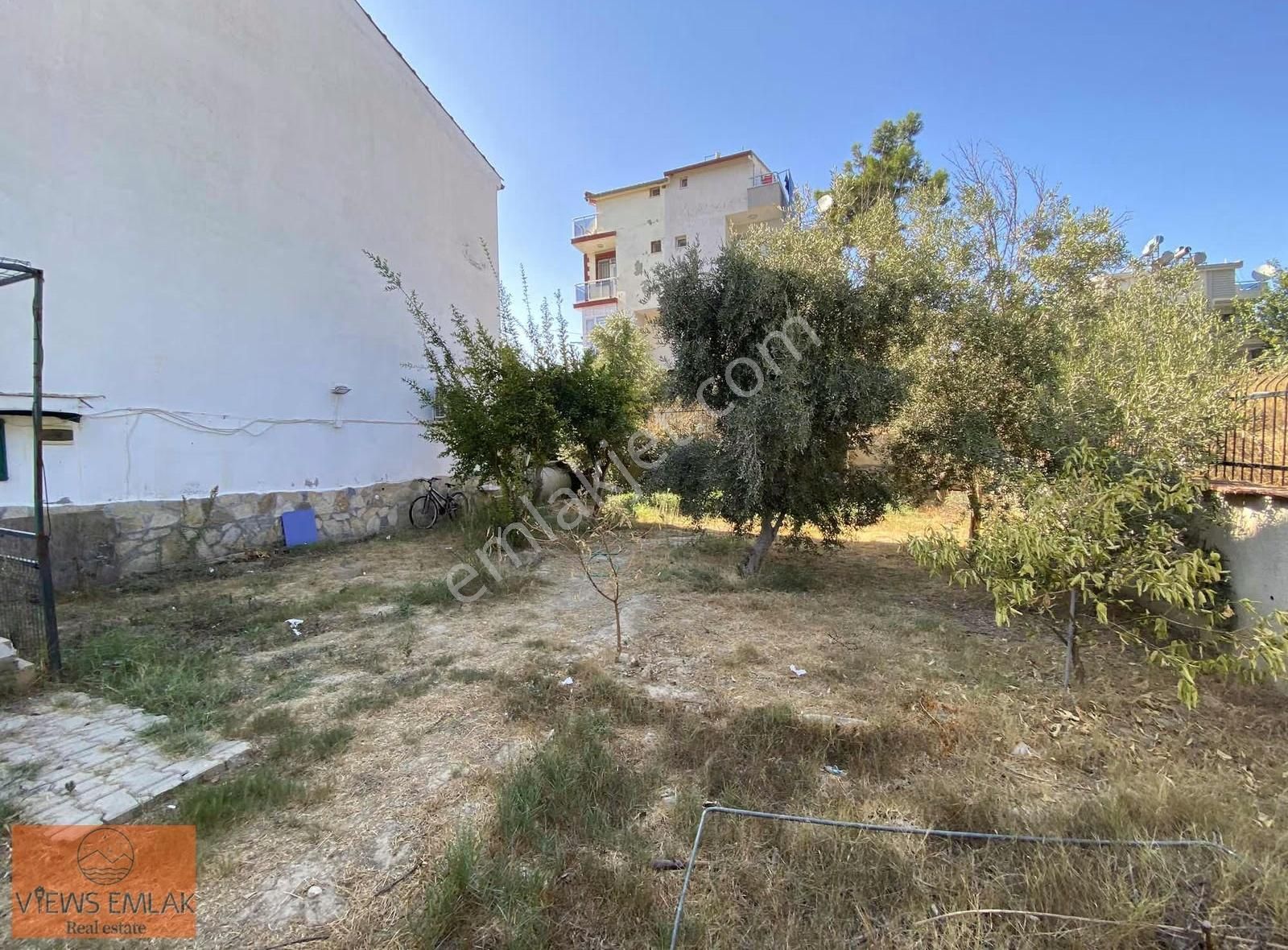 Kuşadasında Tek Müstakil Özel Havuzlu + İmarlı Satılık Arsa - Görsel 8