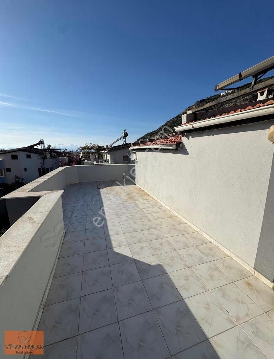 Kuşadası Merkezi Konumda Denize 700 Metre Mesafede Eşyalı Villa - Görsel 9