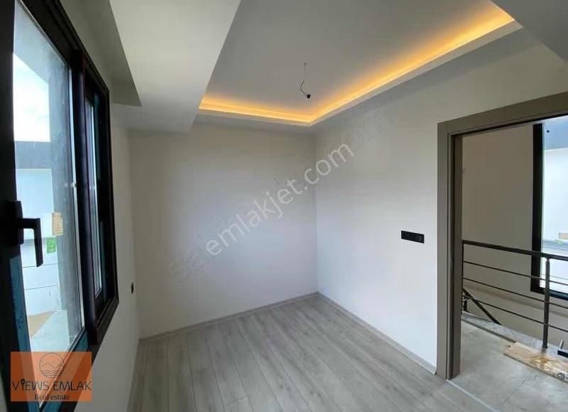 Kuşadasında Tek Müstakil Köşe Konum Havuzlu Sitede Villa - Görsel 9