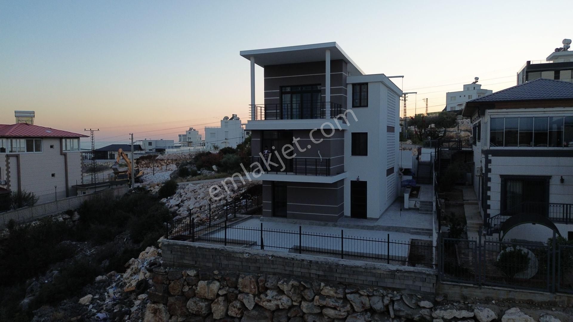 Mersin Erdemli Tırtar Mahallesi’nde Satılık Villa Tarzı Komple Bina - Görsel 3