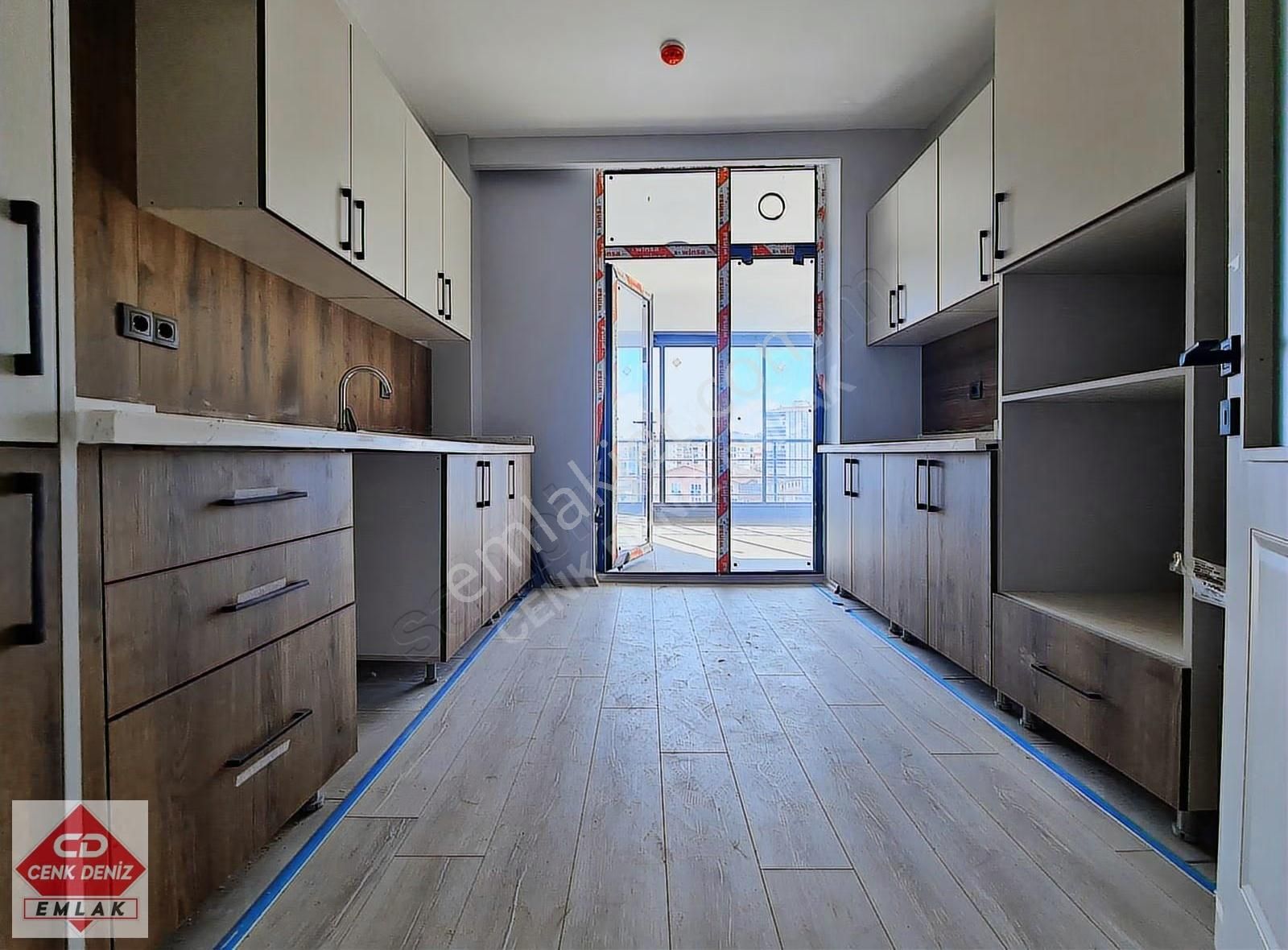 Yakacık'da Bulvar Manzaralı Teras Balkonlu İskanlı Sıfır 3,5+1 - Görsel 28