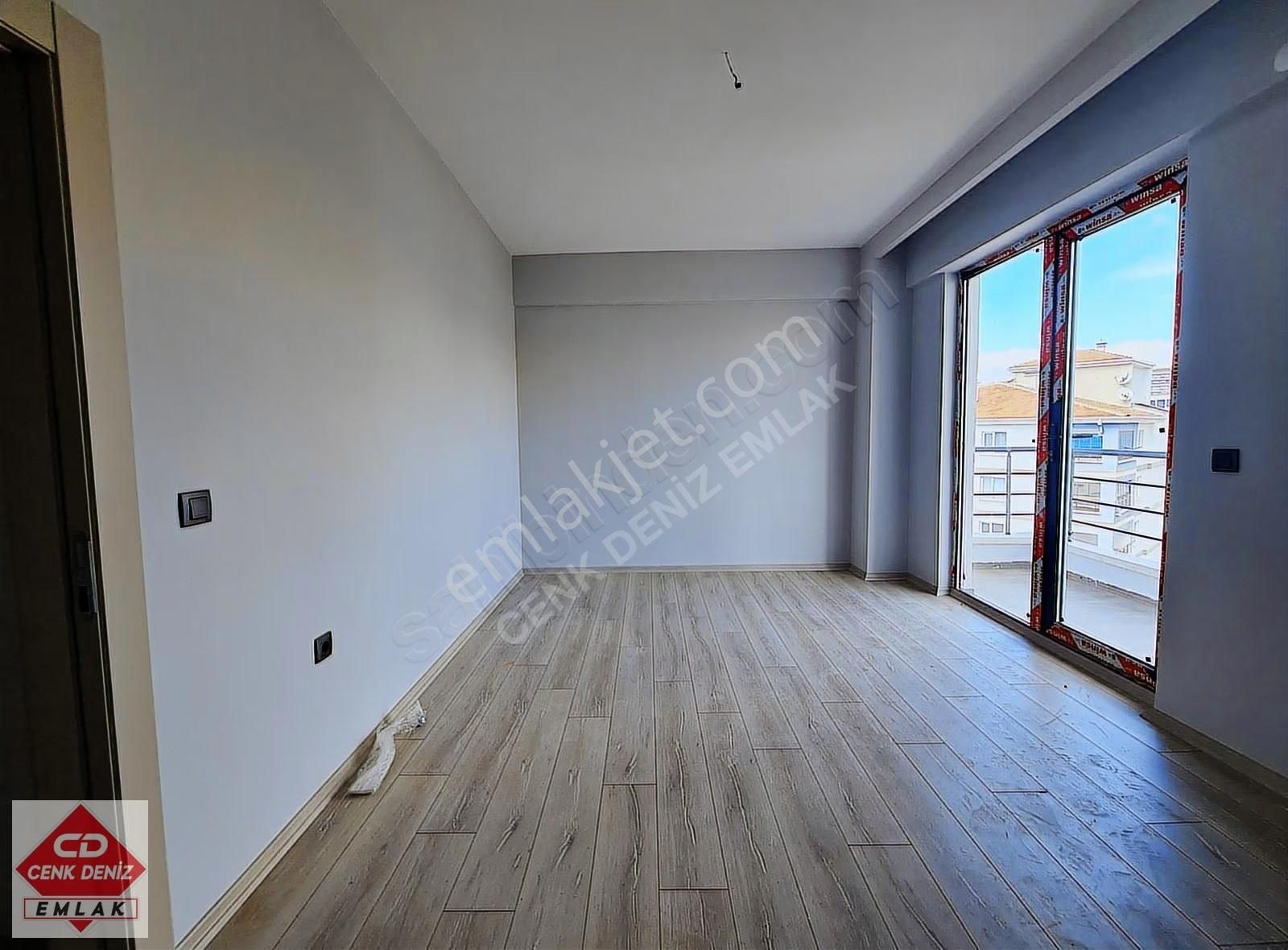 Yakacık'da Bulvar Manzaralı Teras Balkonlu İskanlı Sıfır 3,5+1 - Görsel 30