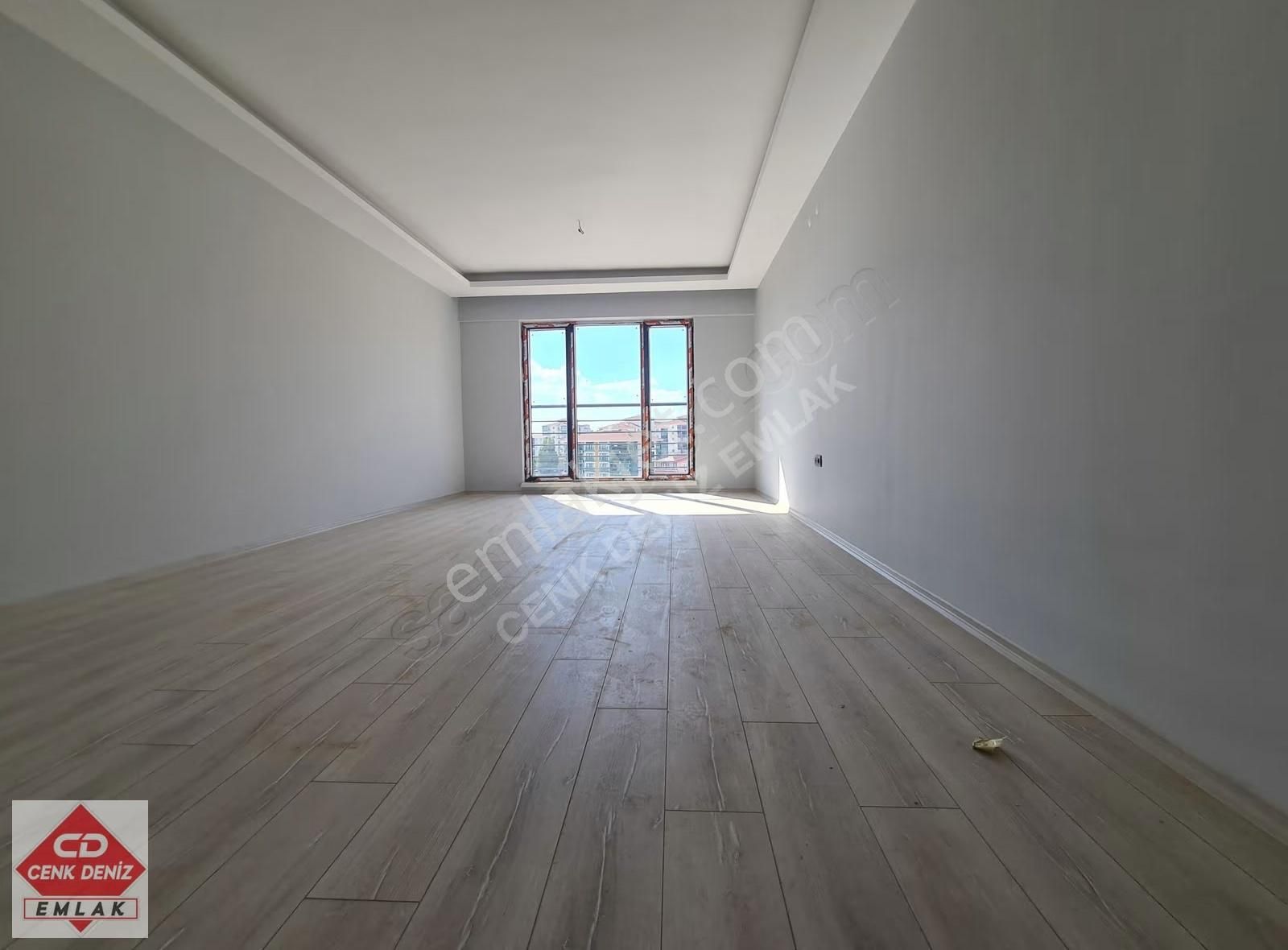 Yakacık'da Bulvar Manzaralı Teras Balkonlu İskanlı Sıfır 3,5+1 - Görsel 2