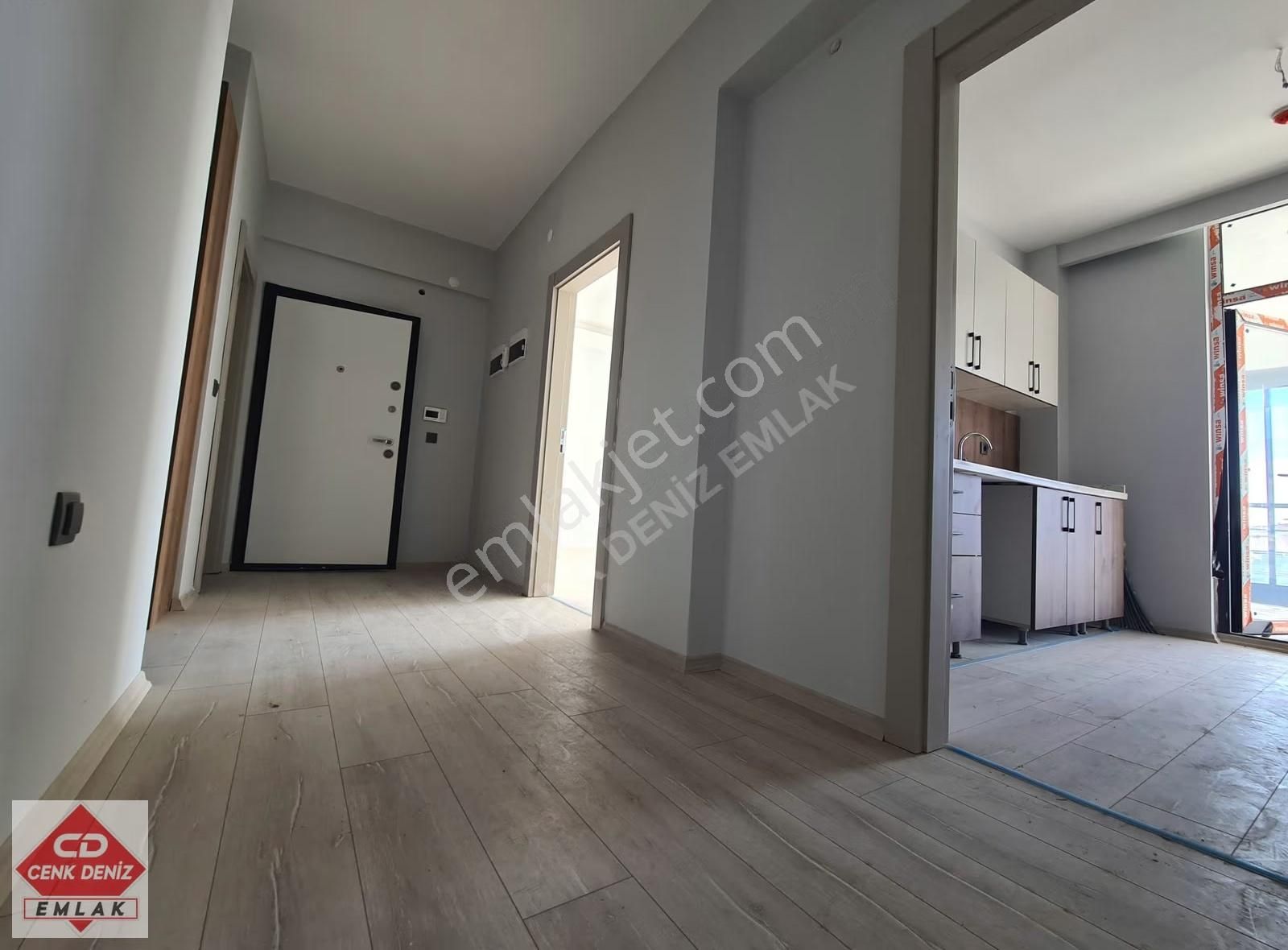 Yakacık'da Bulvar Manzaralı Teras Balkonlu İskanlı Sıfır 3,5+1 - Görsel 25