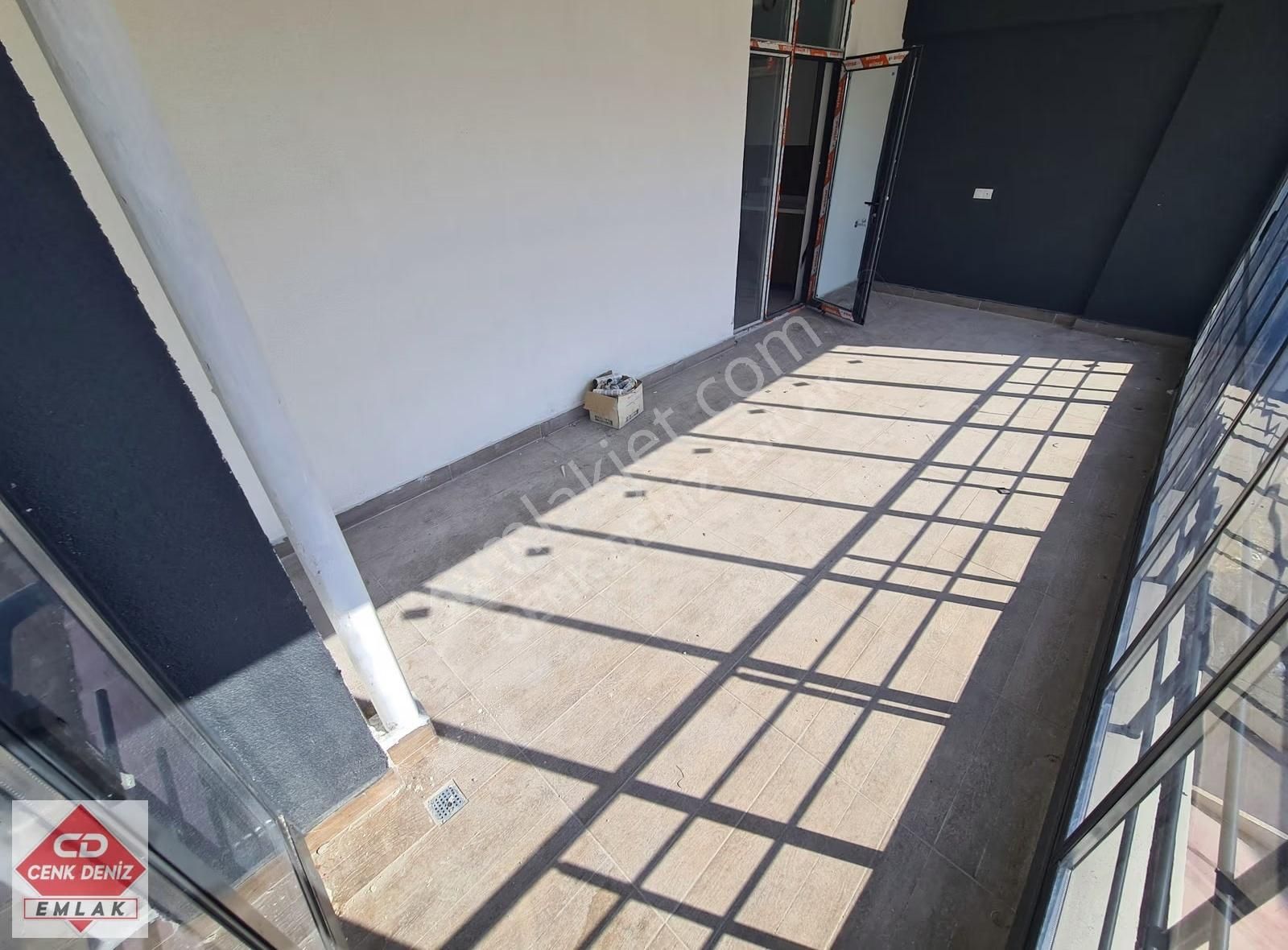 Yakacık'da Bulvar Manzaralı Teras Balkonlu İskanlı Sıfır 3,5+1 - Görsel 31