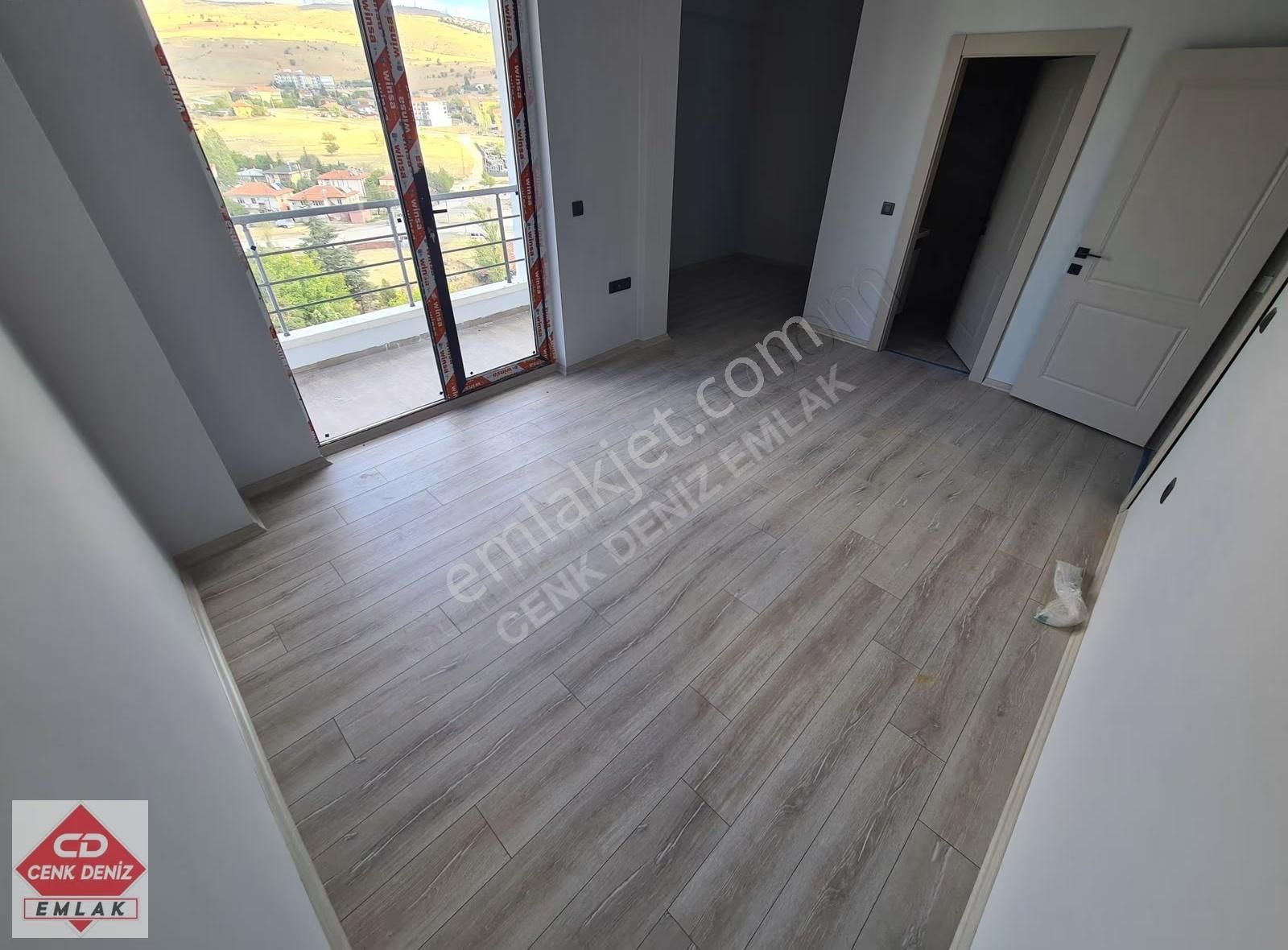 Yakacık'da Bulvar Manzaralı Teras Balkonlu İskanlı Sıfır 3,5+1 - Görsel 14