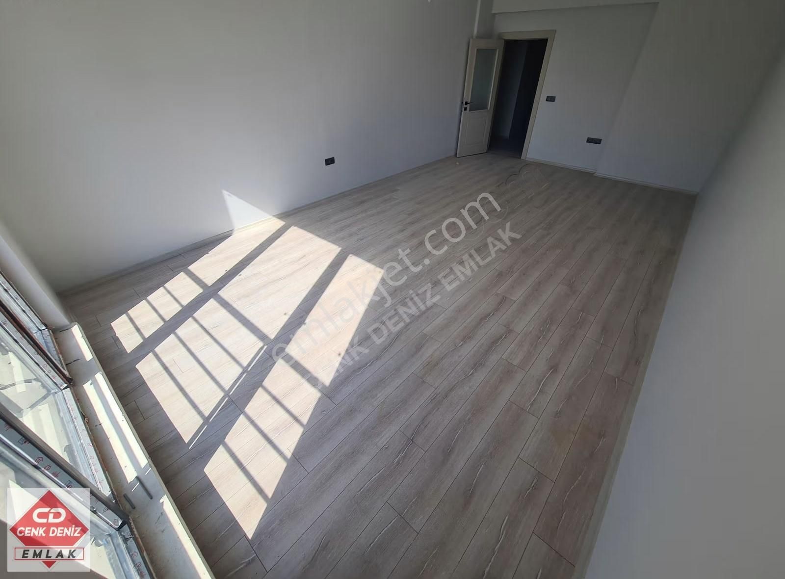 Yakacık'da Bulvar Manzaralı Teras Balkonlu İskanlı Sıfır 3,5+1 - Görsel 11