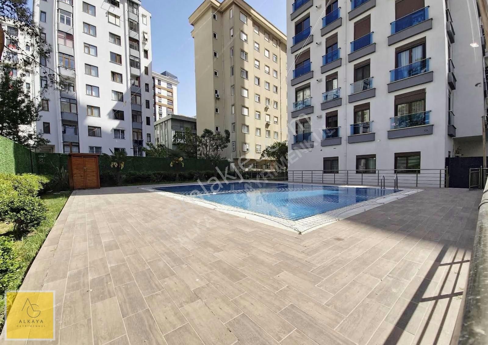 Suadiye Ayşe Kadın'da 3+1 Satılık Daire 5 Yıllık Bina Y.havuzlu