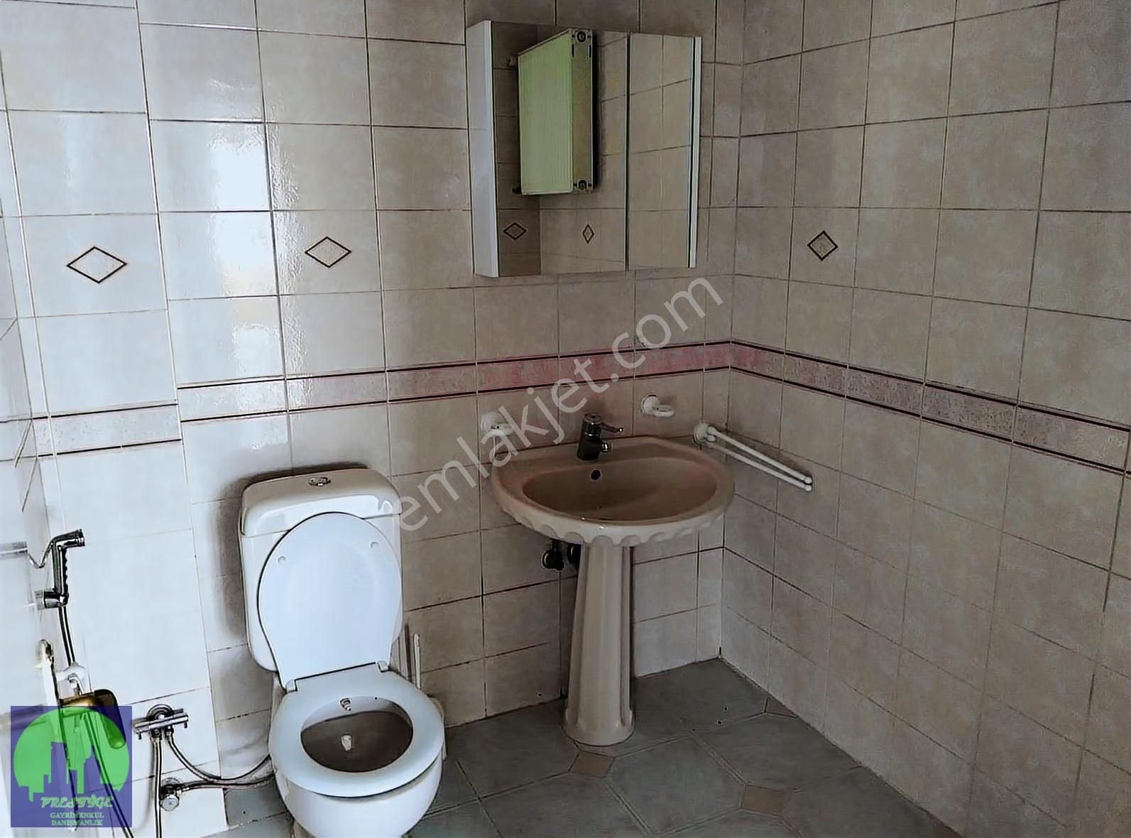 Altıparmak Çarşamba'da Geniş Bakımlı 2,5+1 Kiralık Daire - Görsel 24
