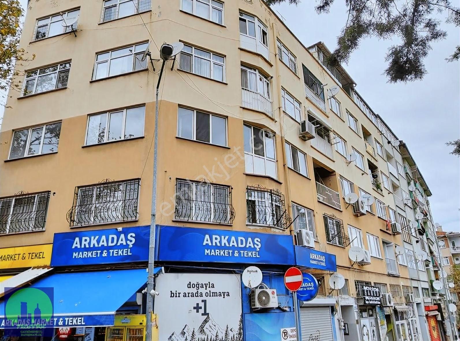 Altıparmak Çarşamba'da Geniş Bakımlı 2,5+1 Kiralık Daire