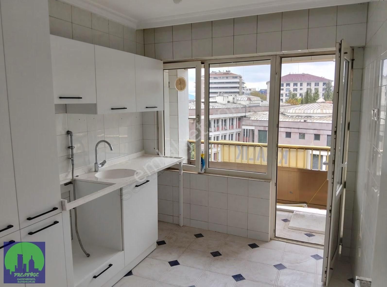 Altıparmak Çarşamba'da Geniş Bakımlı 2,5+1 Kiralık Daire - Görsel 18