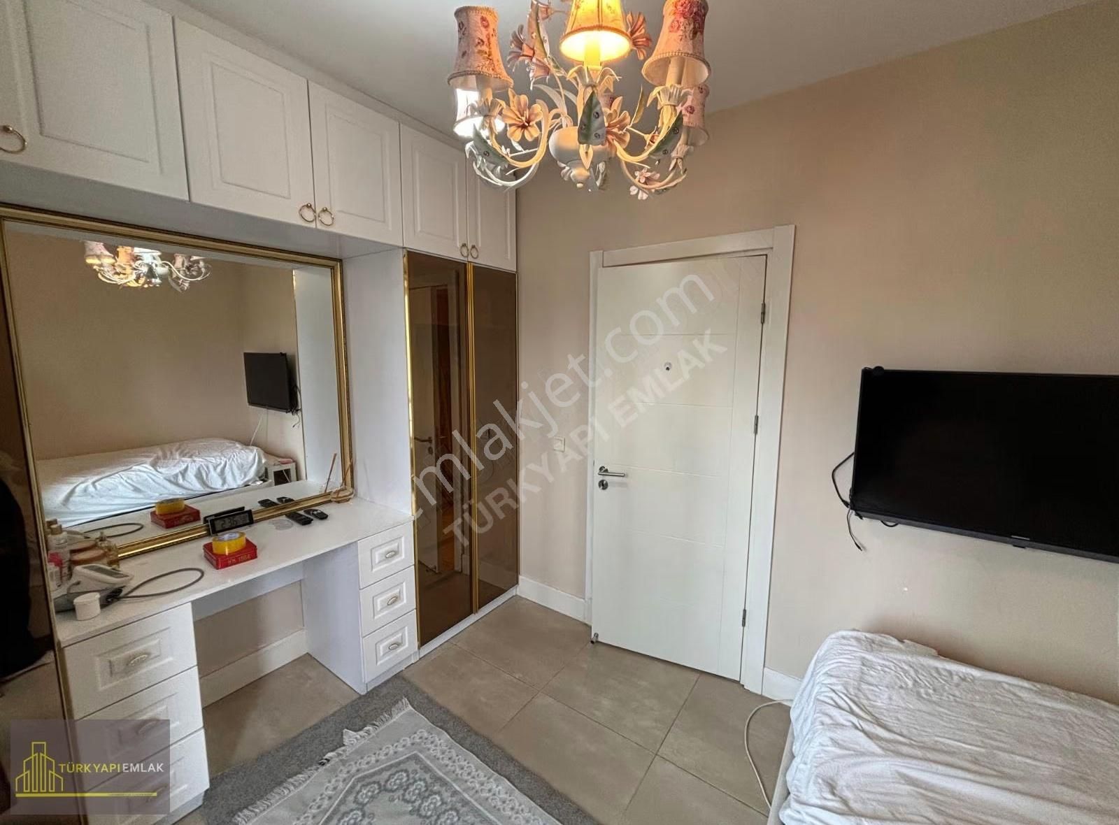 Bosphorus City'de 3+1 Penthouse Havuz Ve Jakuzili Satılık - Görsel 4