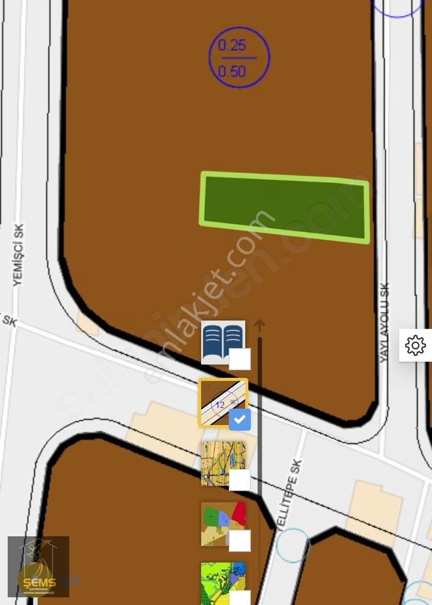 Bahçeşehir'de Güzel Konumda İçinde Kerpiç Ev Bulunan Arsa - Görsel 4