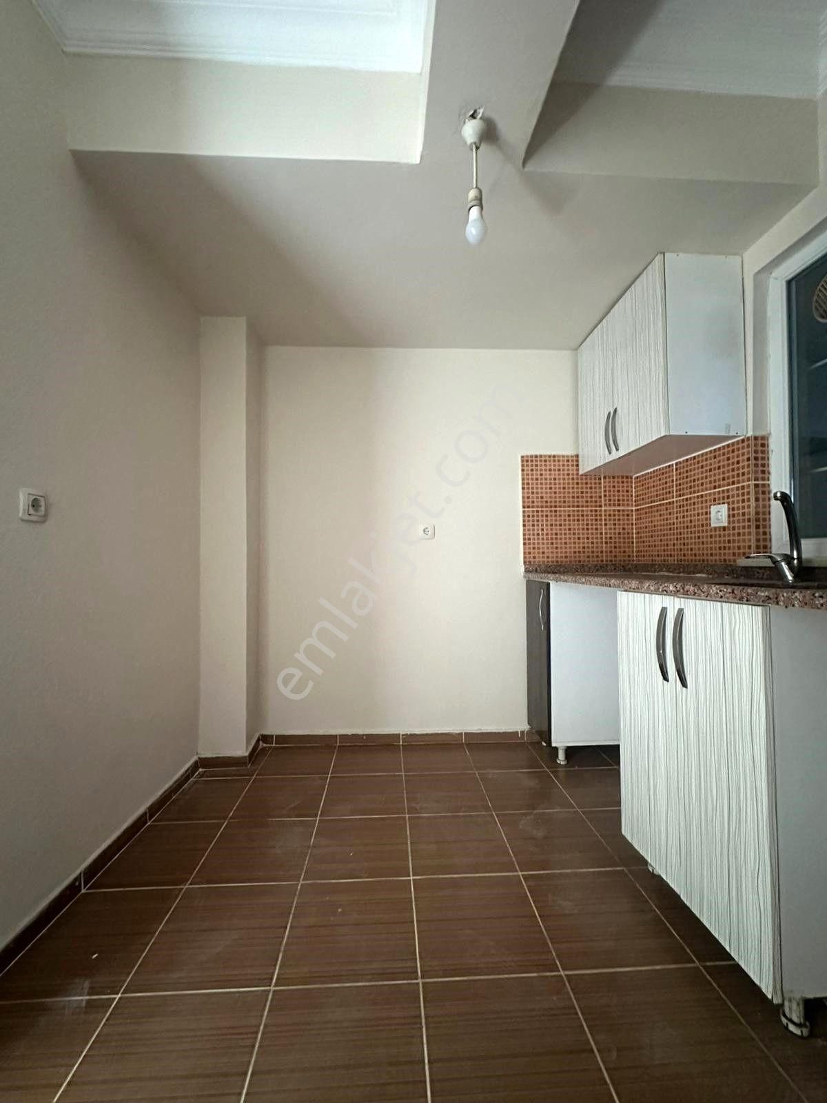 Silivri Cumhuriyet Mah. Site İçinde Bodrum Kat Satılık 2+1 Daire - Görsel 3