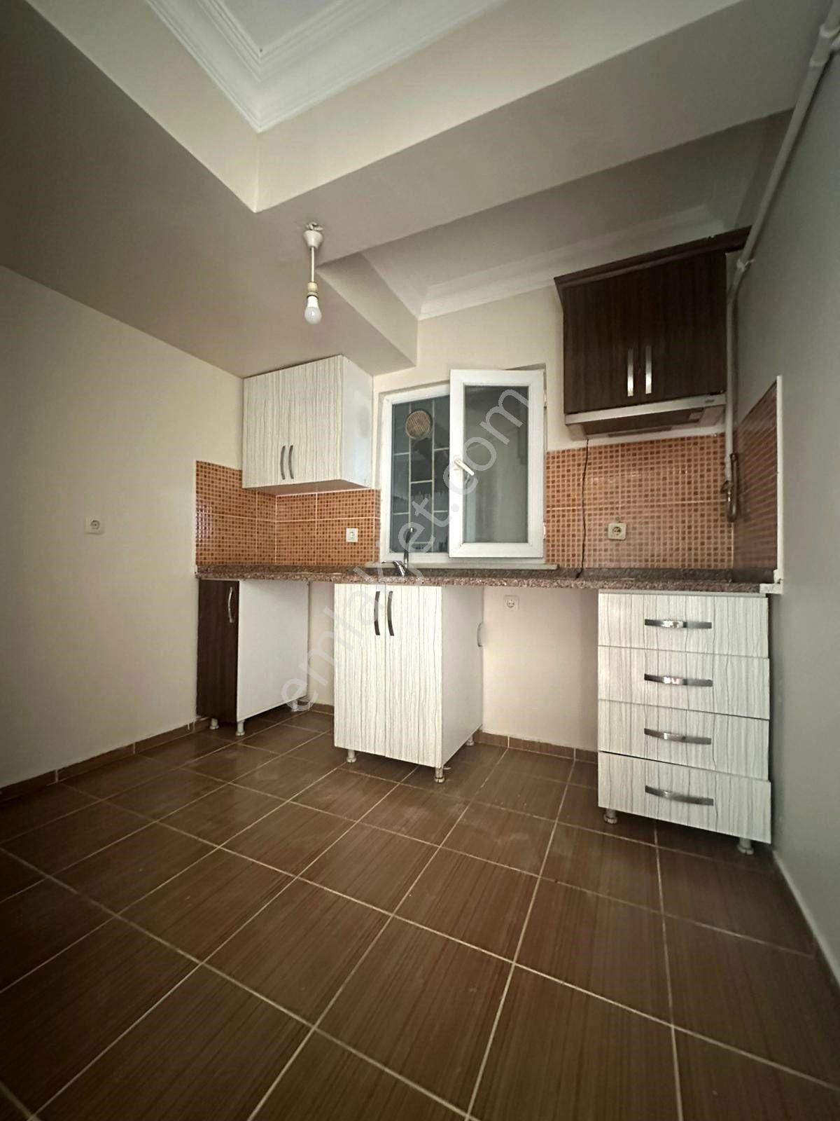 Silivri Cumhuriyet Mah. Site İçinde Bodrum Kat Satılık 2+1 Daire