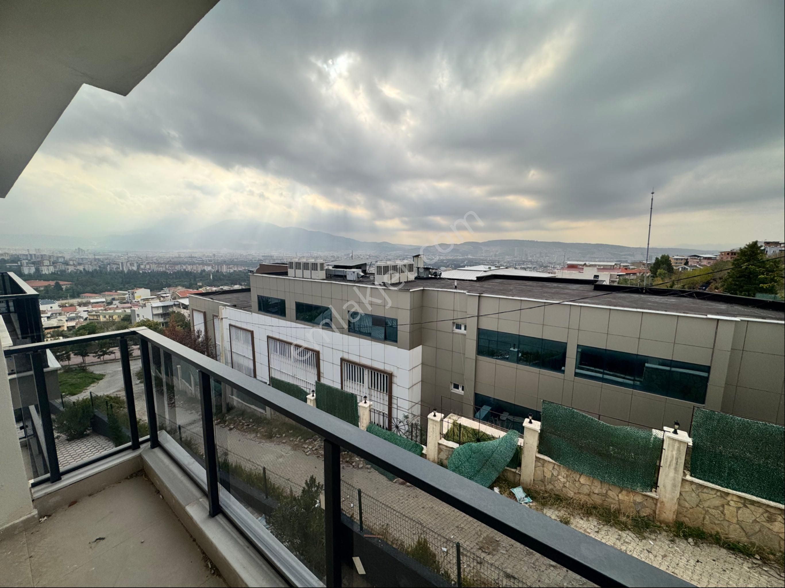 Bornova Kızılay Mahallesinde Site İçi 1+1 Lüks Arakat Asansörlü Otoparklı Satılık - Görsel 12