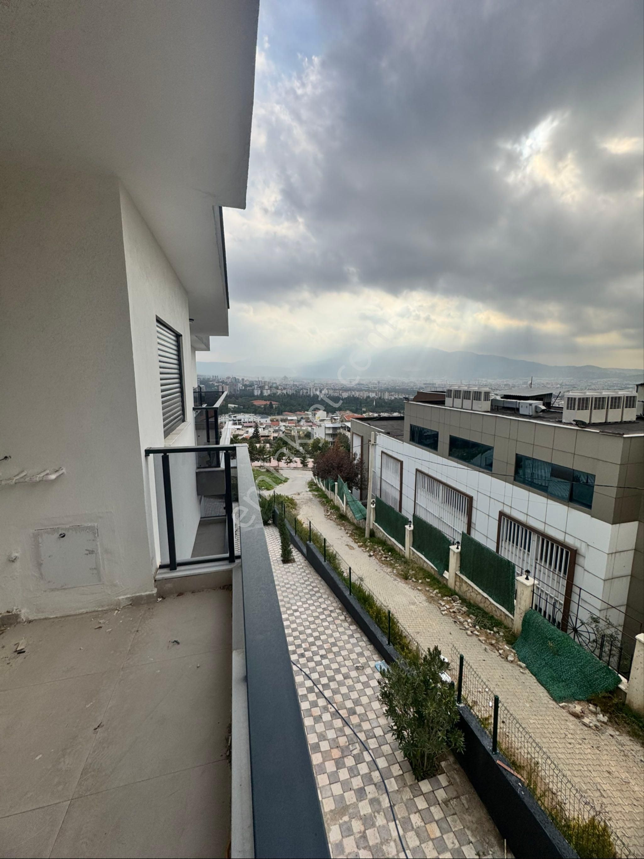 Bornova Kızılay Mahallesinde Site İçi 1+1 Lüks Arakat Asansörlü Otoparklı Satılık - Görsel 13