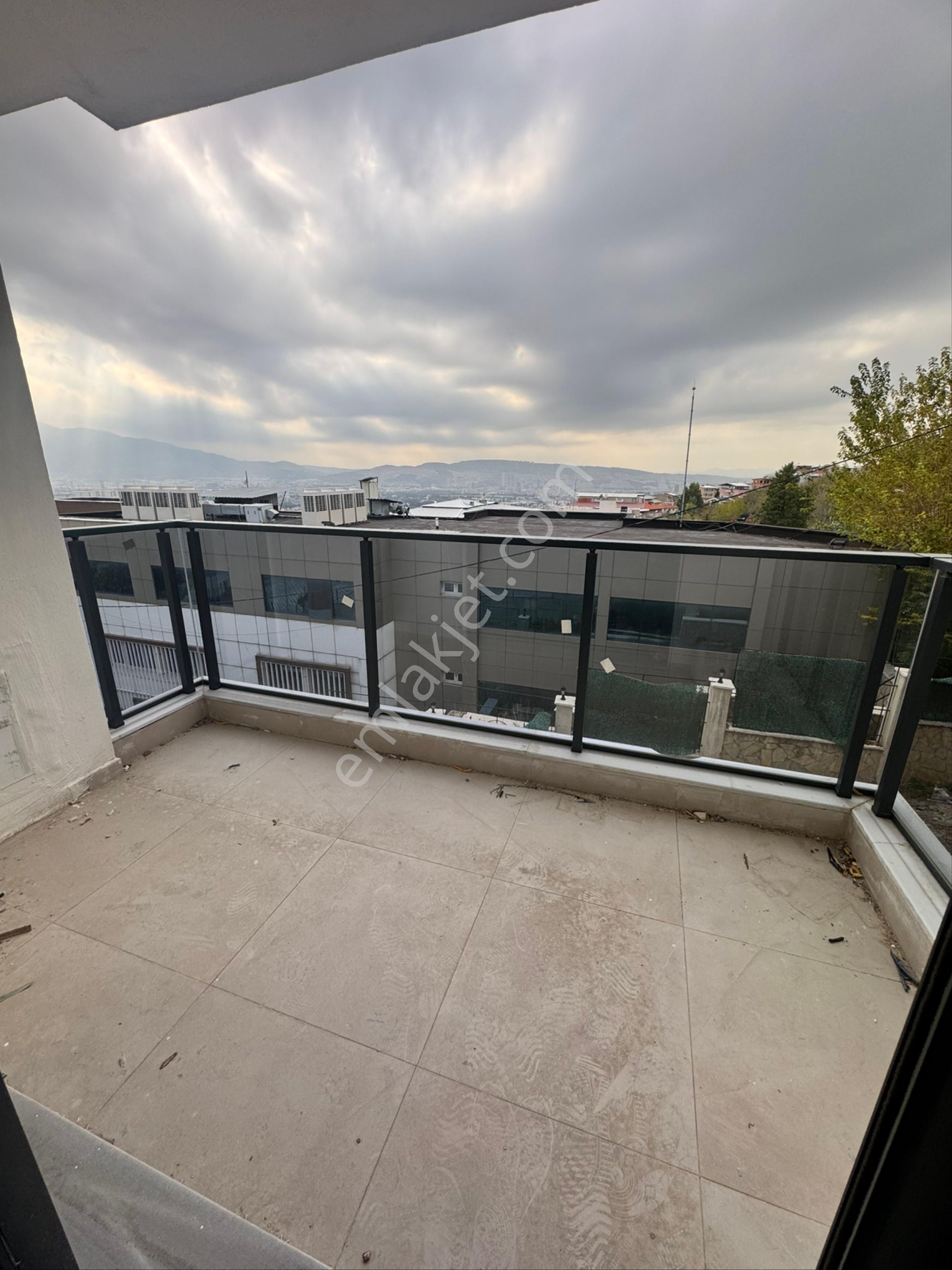 Bornova Kızılay Mahallesinde Site İçi 1+1 Lüks Arakat Asansörlü Otoparklı Satılık - Görsel 11