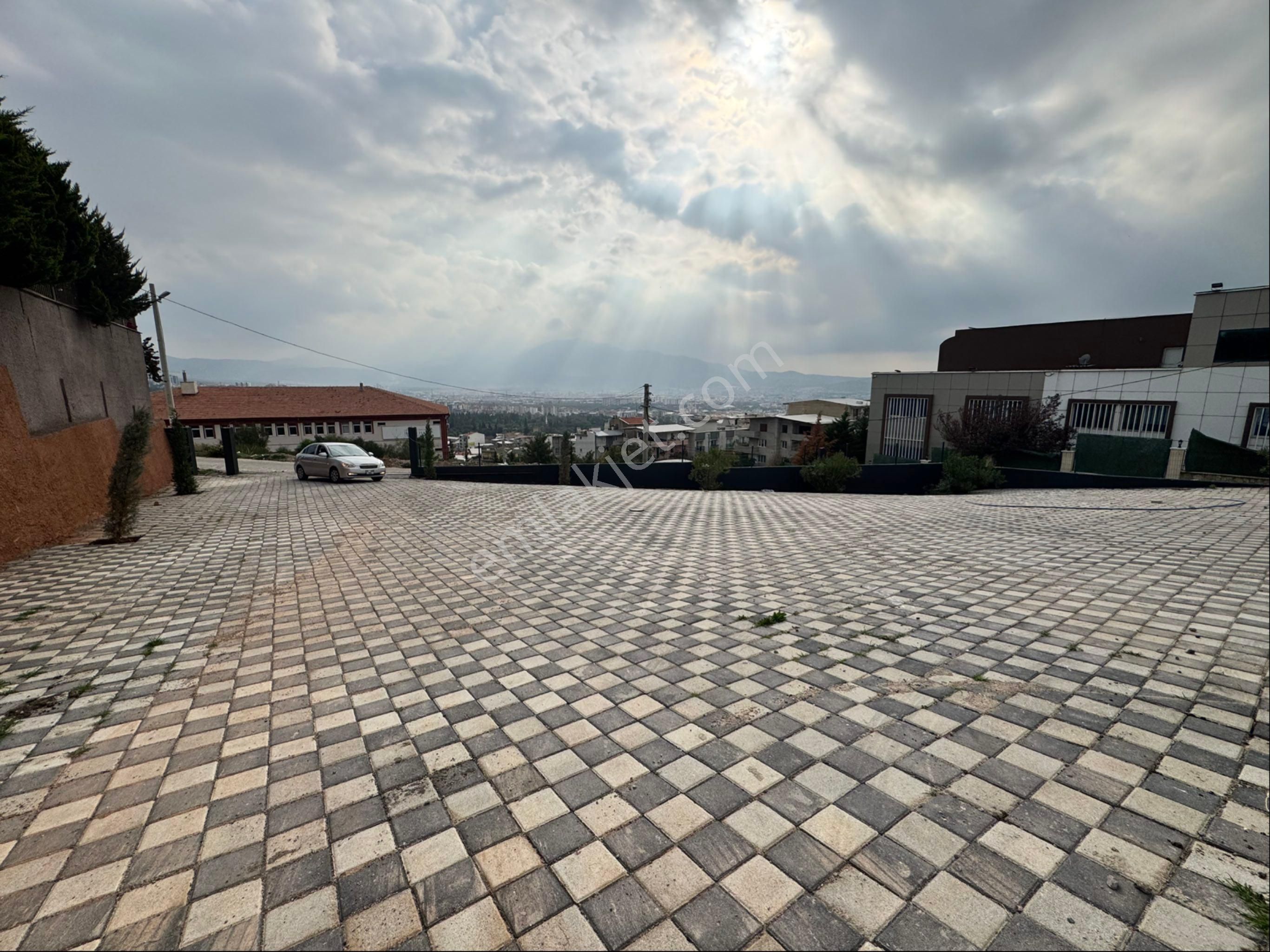 Bornova Kızılay Mahallesinde Site İçi 1+1 Lüks Arakat Asansörlü Otoparklı Satılık - Görsel 25