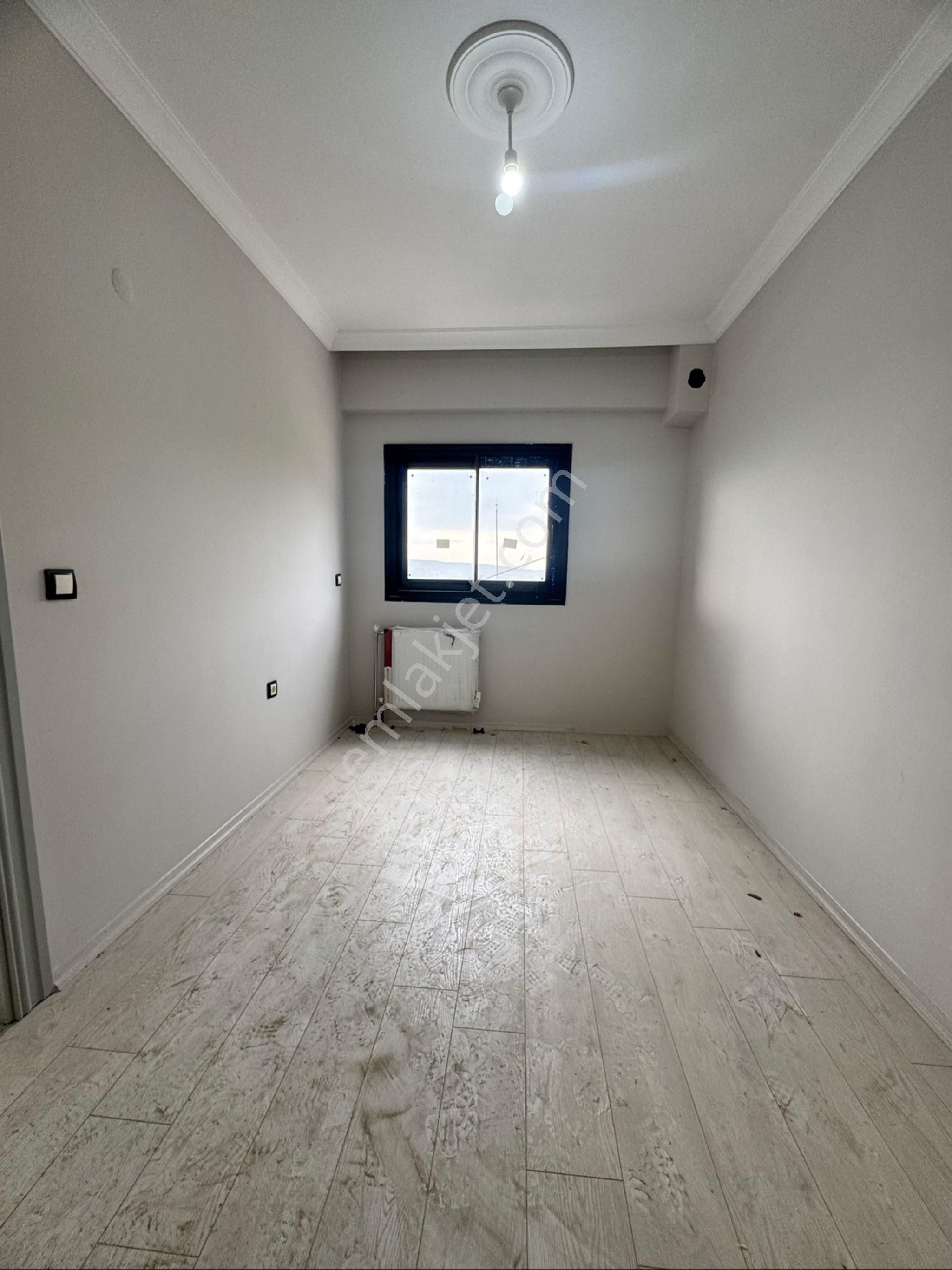 Bornova Kızılay Mahallesinde Site İçi 1+1 Lüks Arakat Asansörlü Otoparklı Satılık - Görsel 18