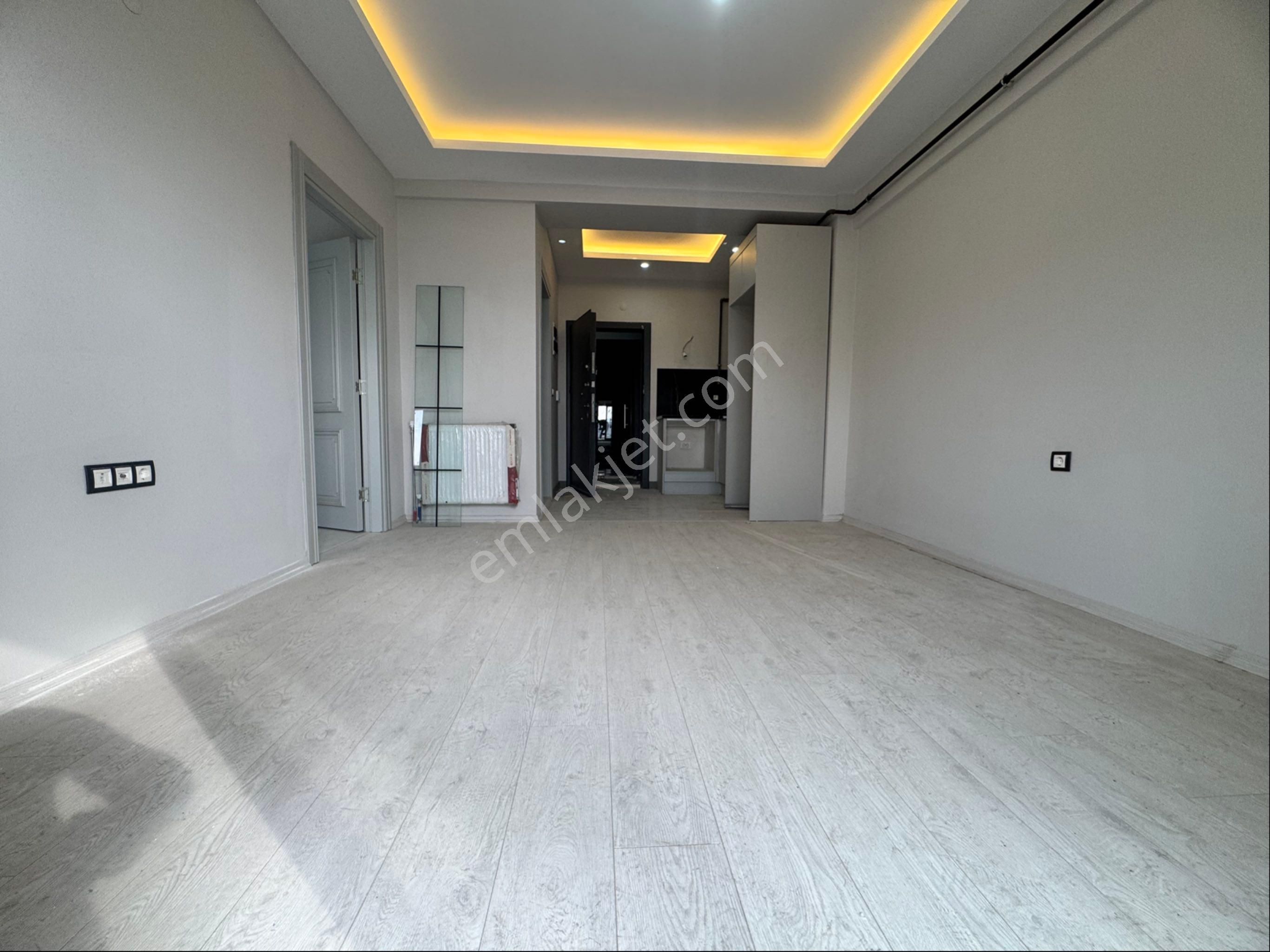 Bornova Kızılay Mahallesinde Site İçi 1+1 Lüks Arakat Asansörlü Otoparklı Satılık - Görsel 3