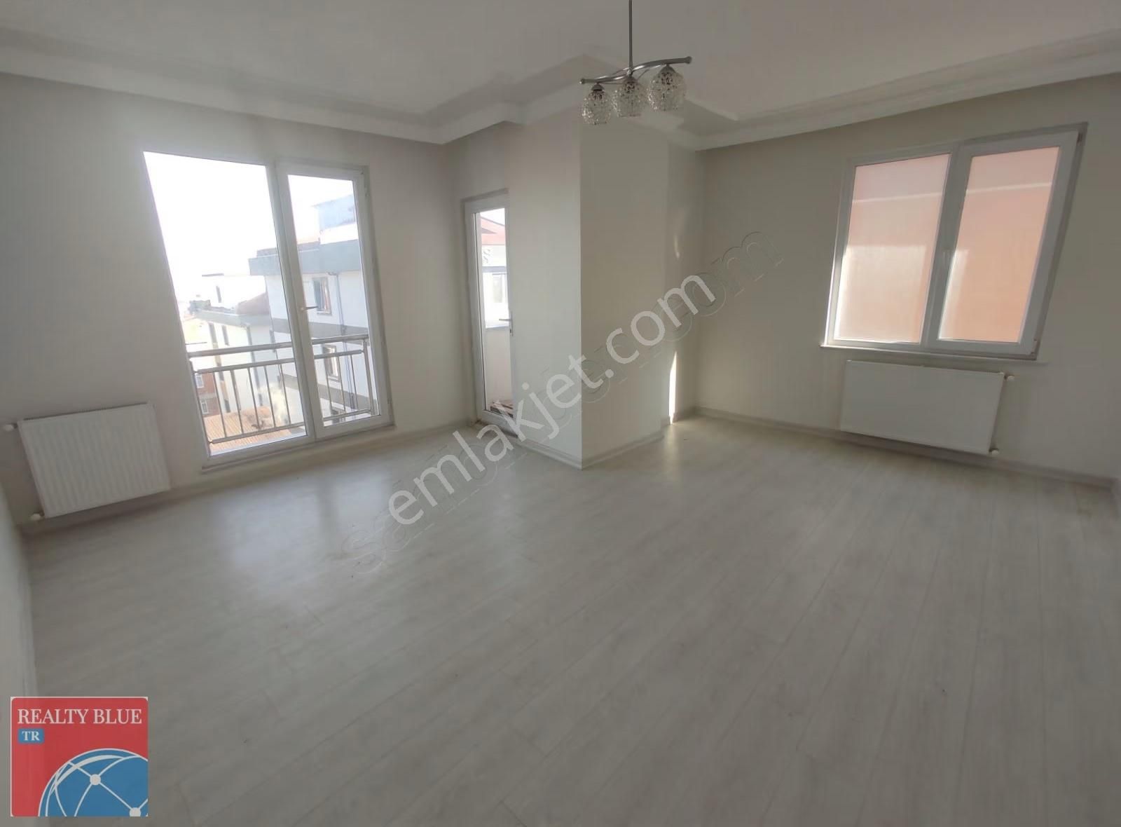 İstanbul Sancaktepe Satılık 6+2 & 240 M2 Çift Daire