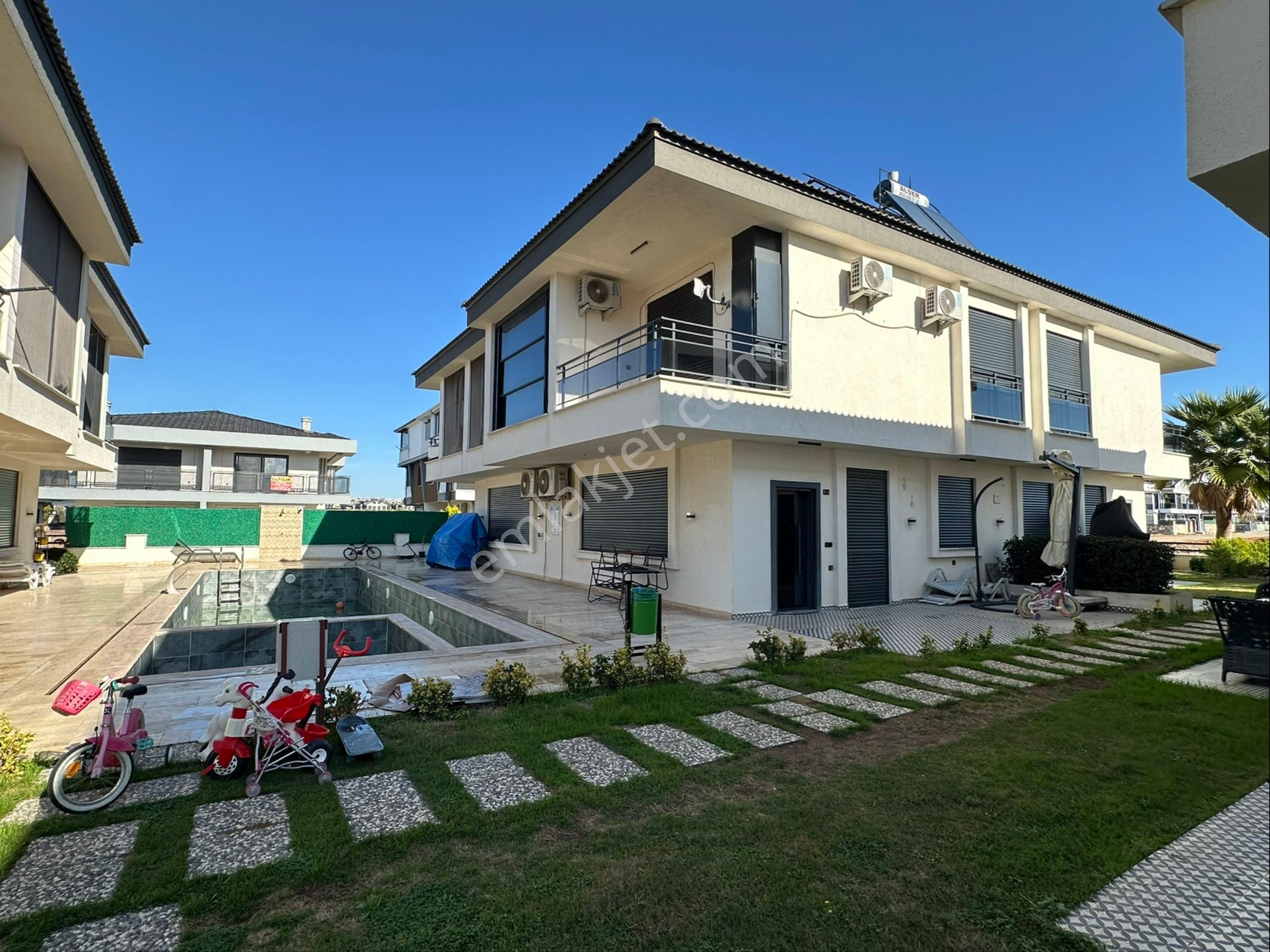 Didimde 3+1 Yerden Isıtmalı Havuzlu Köşe Bahçeli Villa - Görsel 30