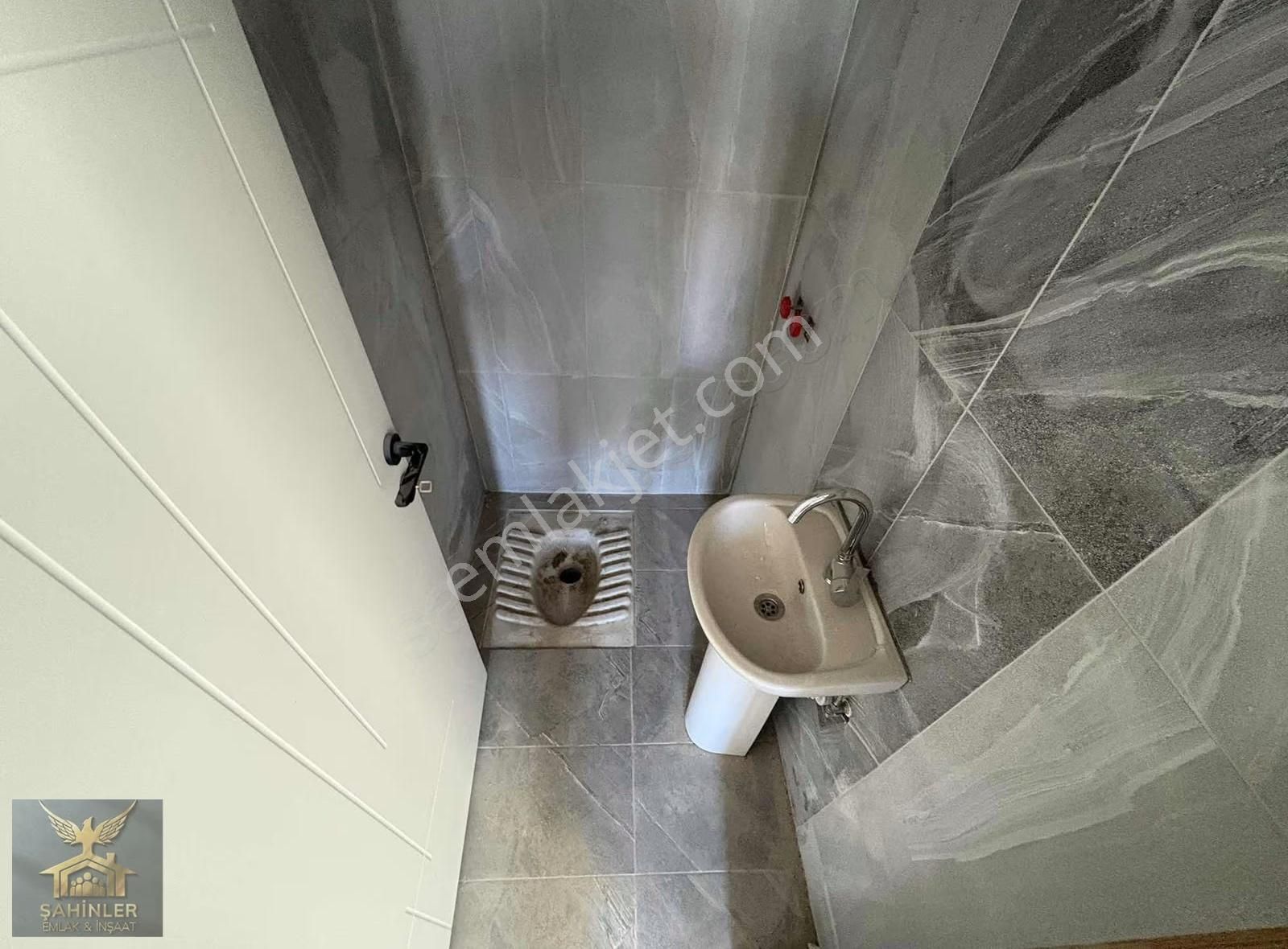 Aydoğmuş'da Havuzlu Site İçerisinde Katta Sıfır 2+1 100m2 Daire - Görsel 3