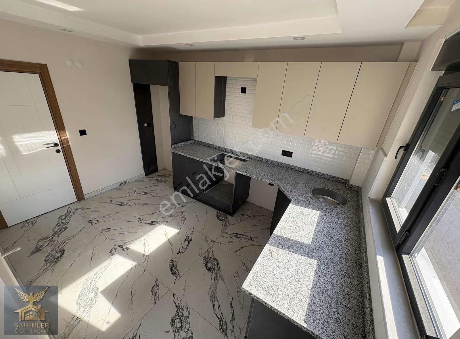 Aydoğmuş'da Havuzlu Site İçerisinde Katta Sıfır 2+1 100m2 Daire - Görsel 4