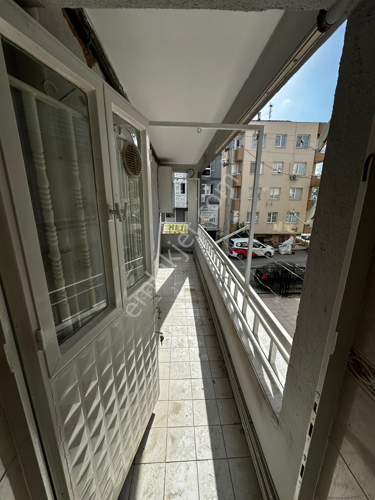 Buca Barış Mahallesinde//vergidairesi Yakını//4katlı Bina2.katı//130m2//3+1/geniş Balkonlu/ferah Da - Görsel 12