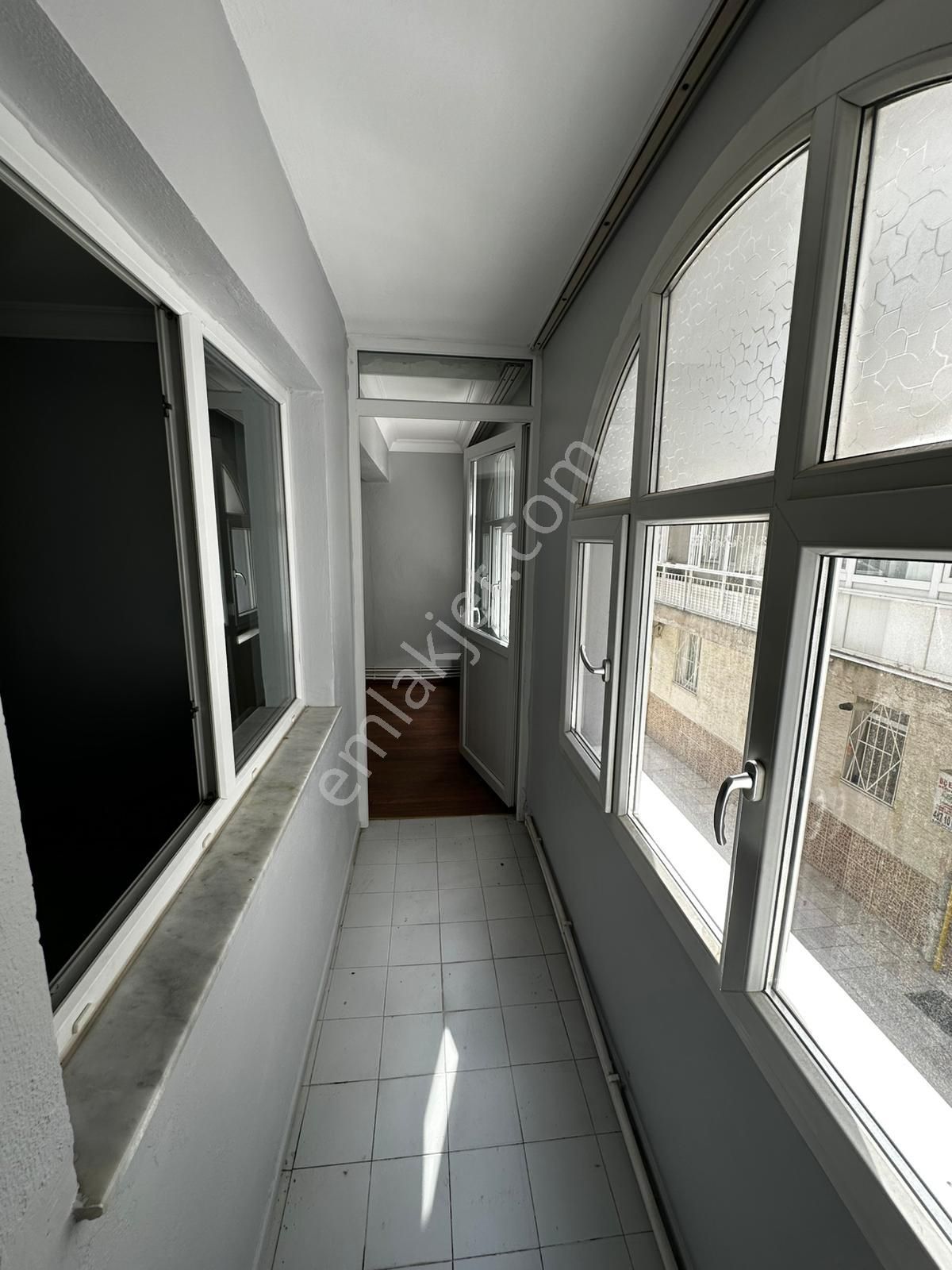 Buca Barış Mahallesinde//vergidairesi Yakını//4katlı Bina2.katı//130m2//3+1/geniş Balkonlu/ferah Da - Görsel 17