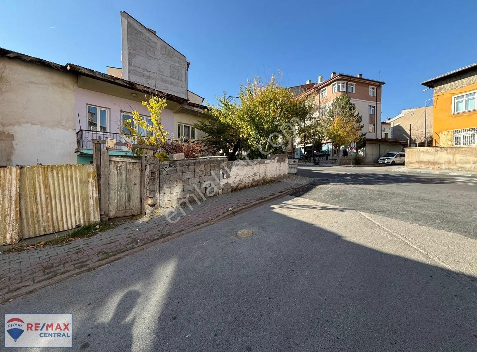 Remax Central'dan Çiçekli Caddesinde Cadde Üstü Satılık Arsa - Görsel 2