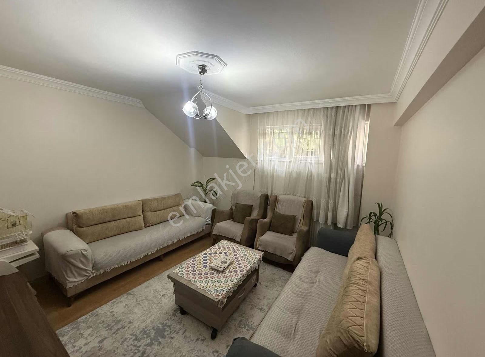 Bayrampaşa Orta Mah. Merkezi Konumda Satılık Y.bodrum Daire