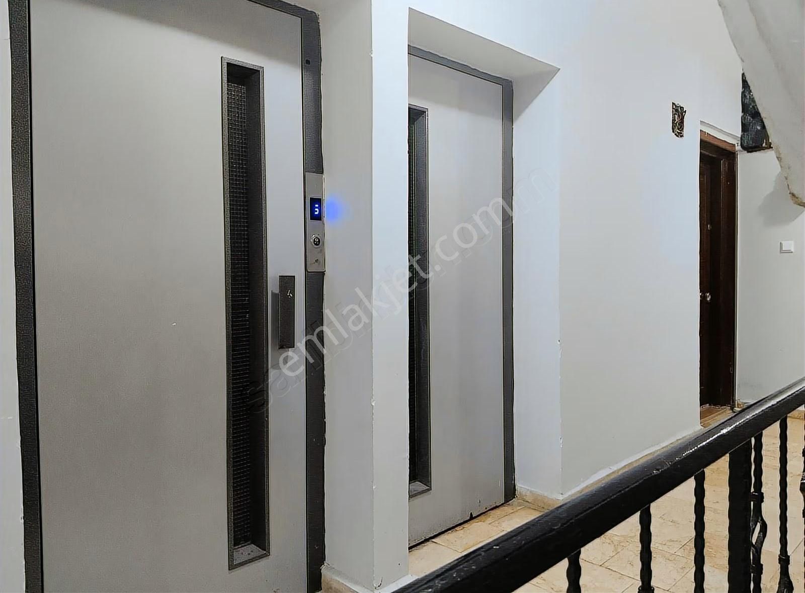 Satılık 3+1 İskanlı Havuz Cephe Merkezi Lokasyonda Daire 150 M2 - Görsel 3