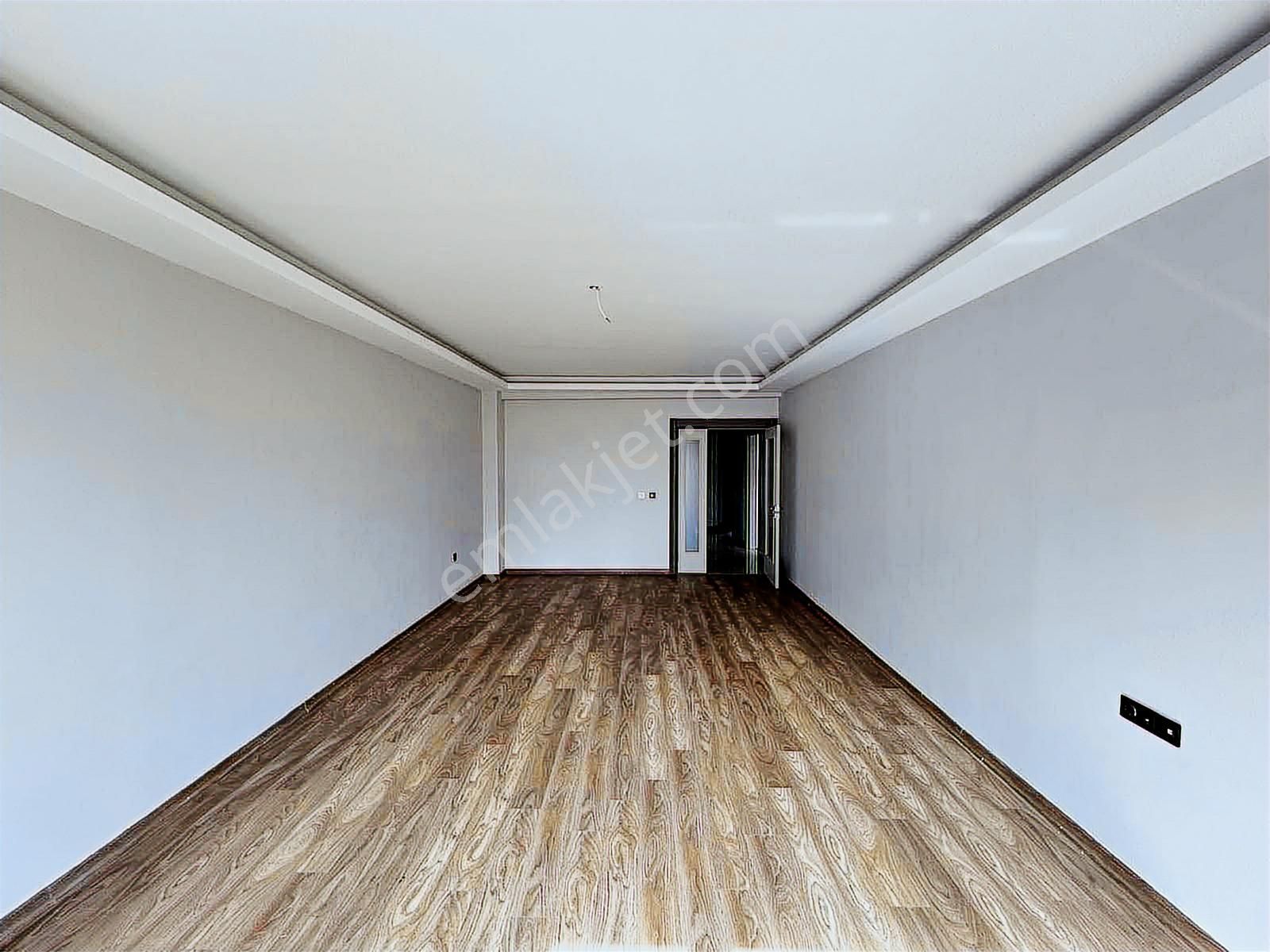 Bağlıca'da Süper Konumda 5+1 Geniş Bahçeli Kiralık Villa... - Görsel 29