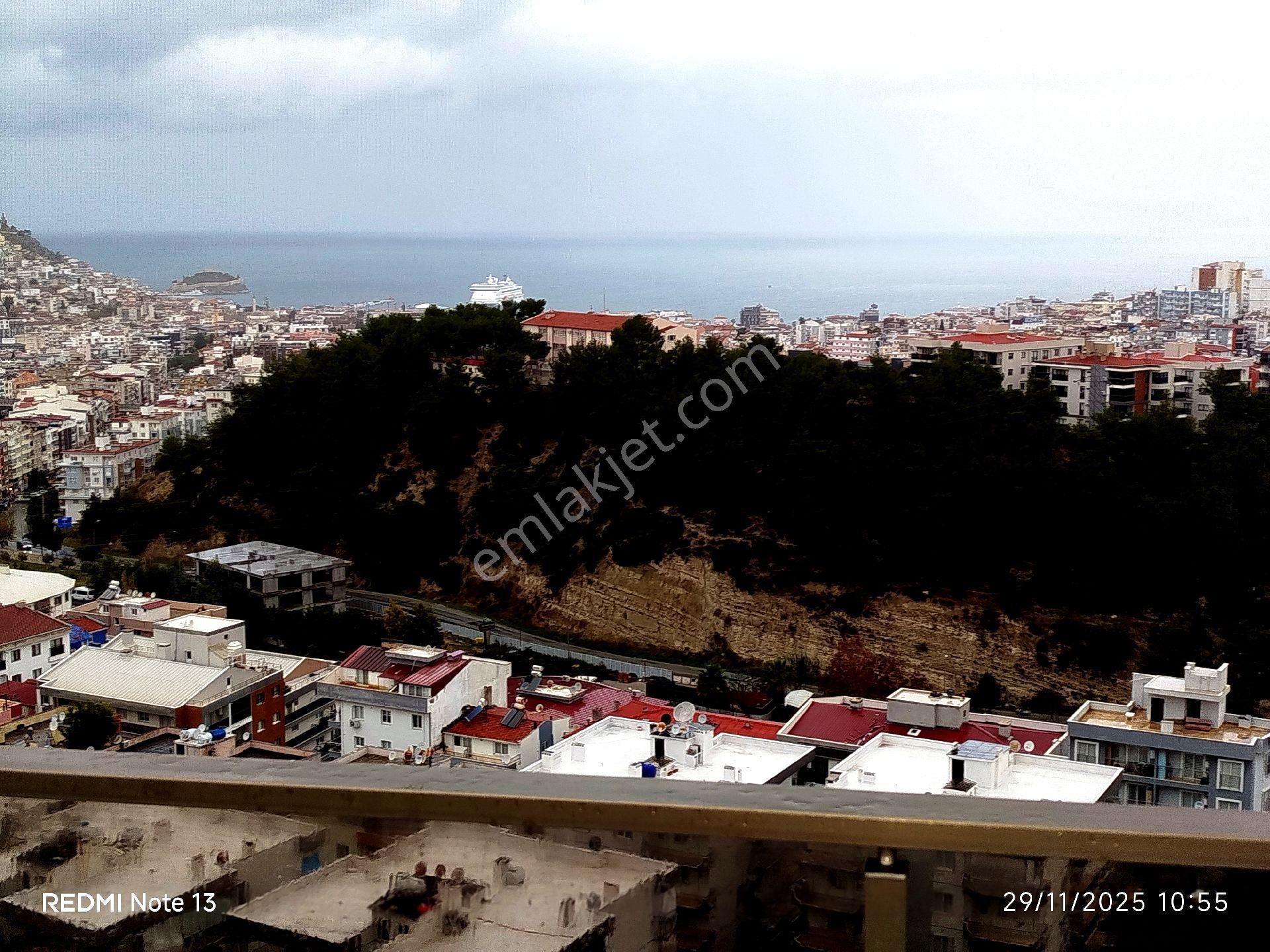 Kuşadası Merkezi Konumda Manzaralı Satılık 3+1 Dublex