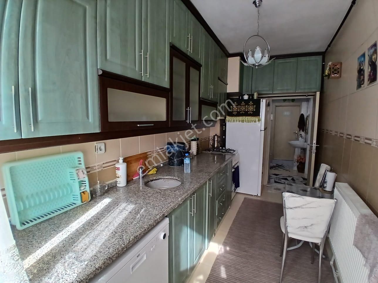 Akçay Emlak'tan Akşehir Yıldırım Beyazid Mahallesinde Komple Bakımlı Satılık 3+1 Daire